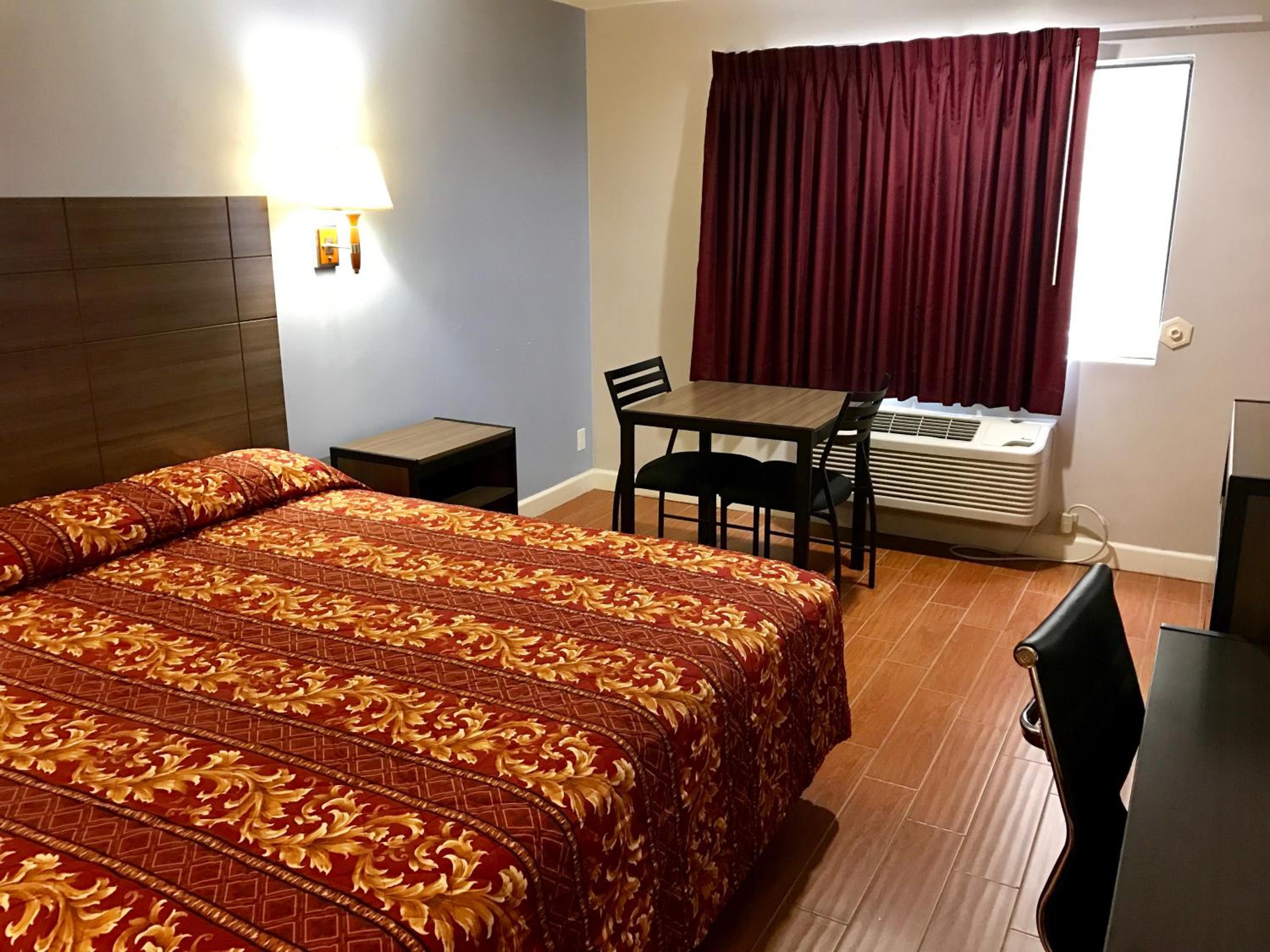 King Suite with Spa Bath - Photo 3