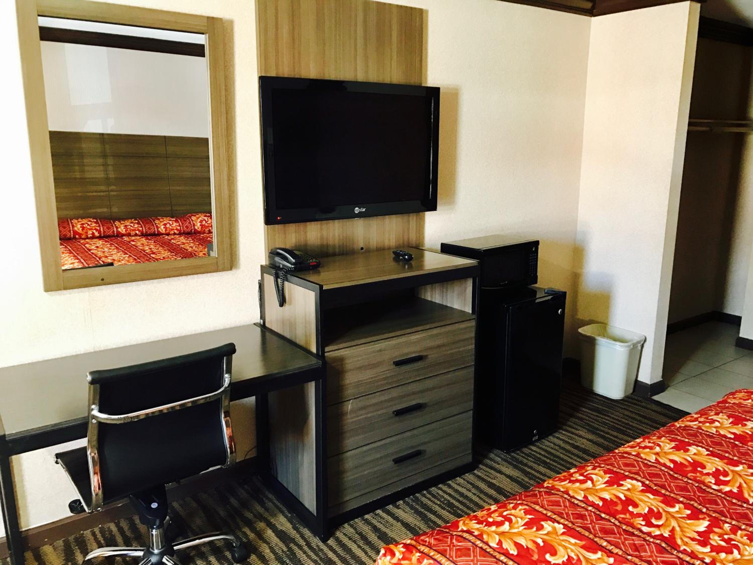 King Room - Non-Smoking - Photo 1