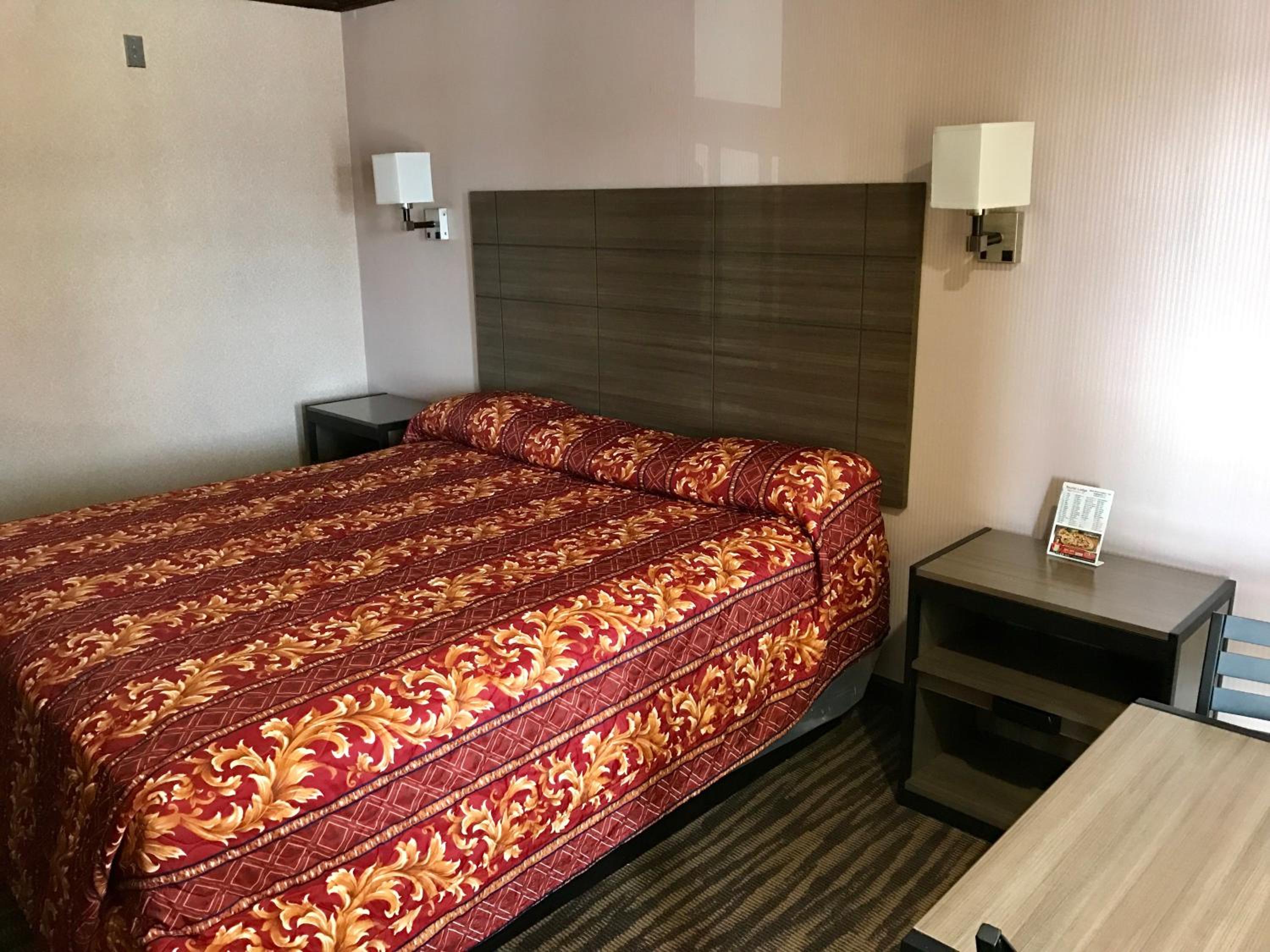 King Room - Non-Smoking - Photo 3