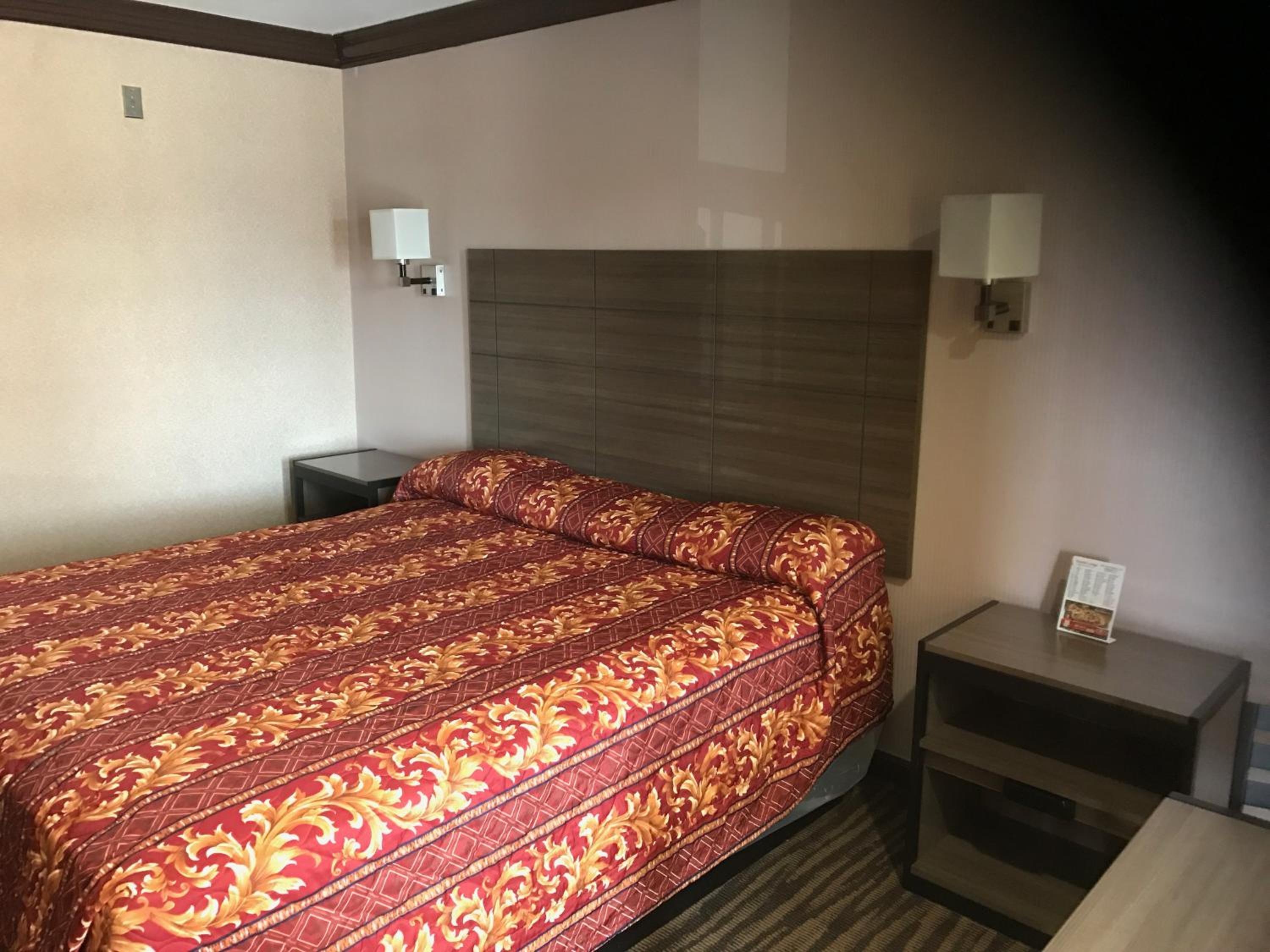 King Room - Non-Smoking - Photo 10