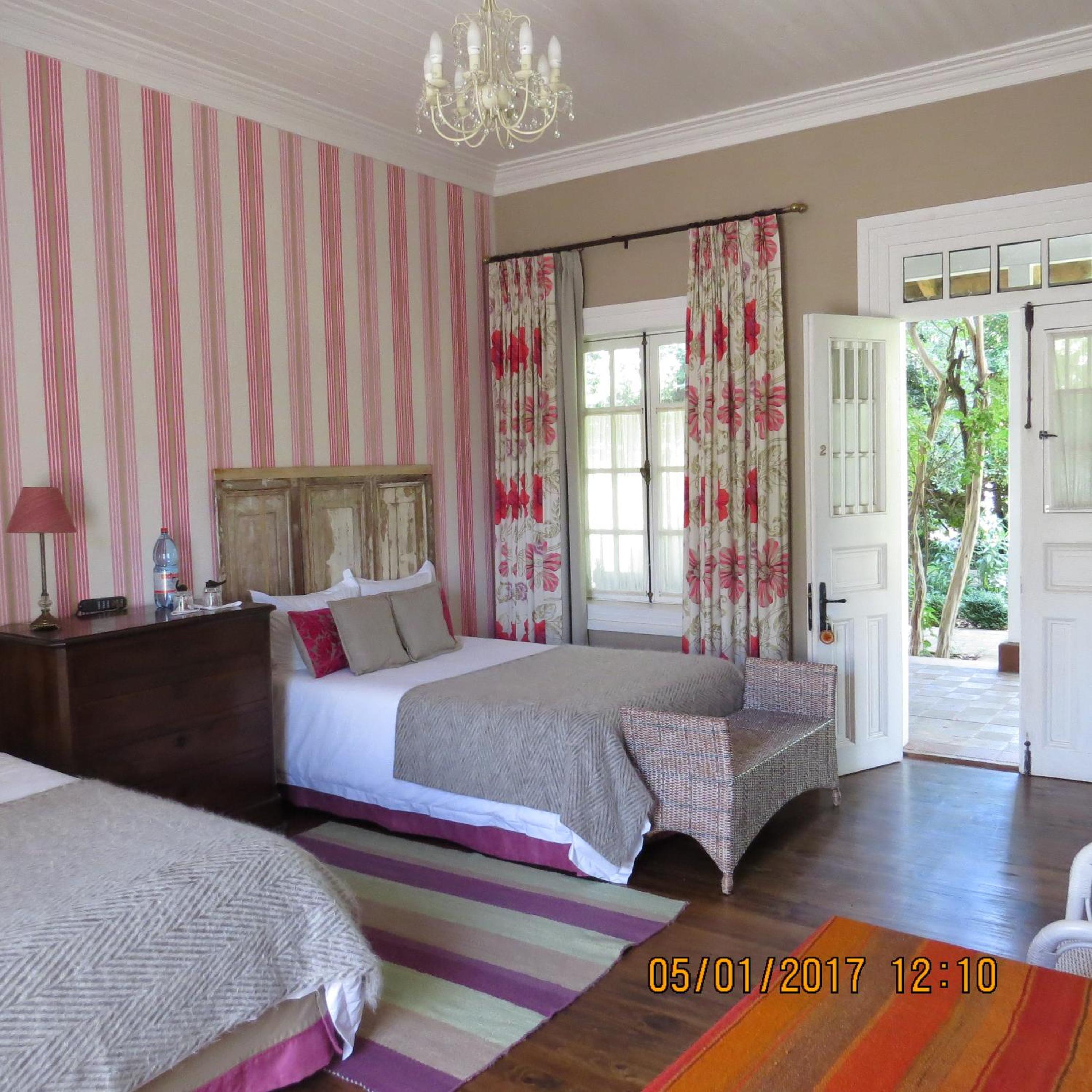 Queen Room with Two Queen Beds photo 3