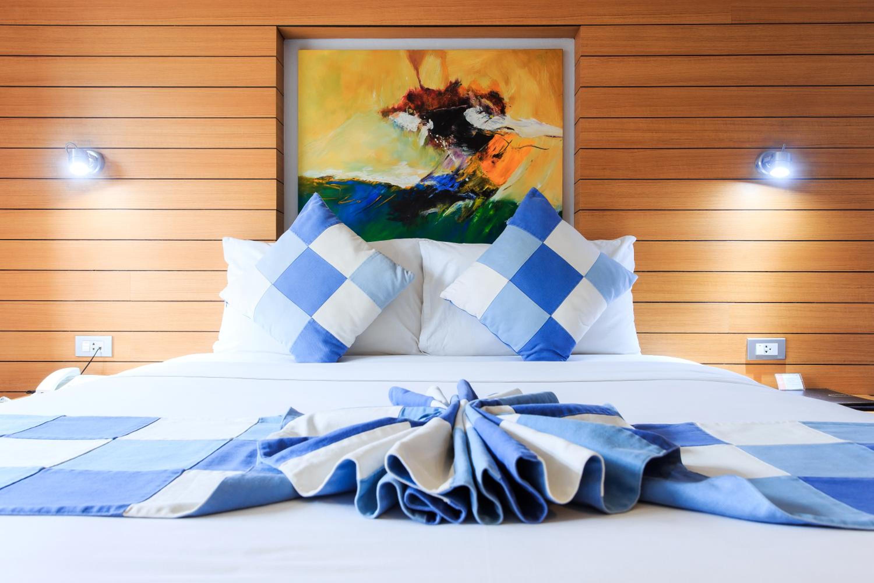 Standard Double or Twin Room - Photo 9
