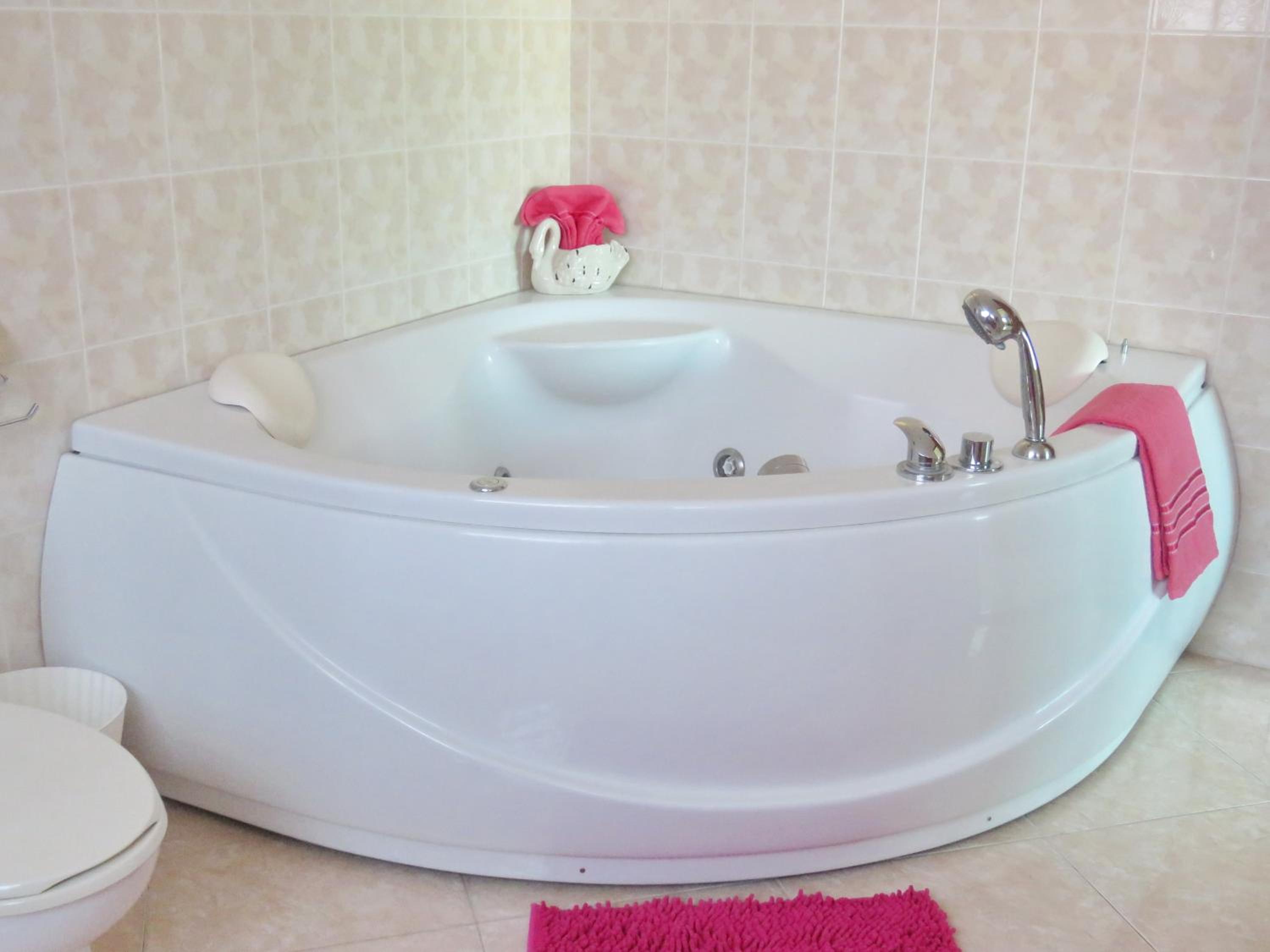 2 Bedrooms Balcony Apartment with Spa Bath photo 2
