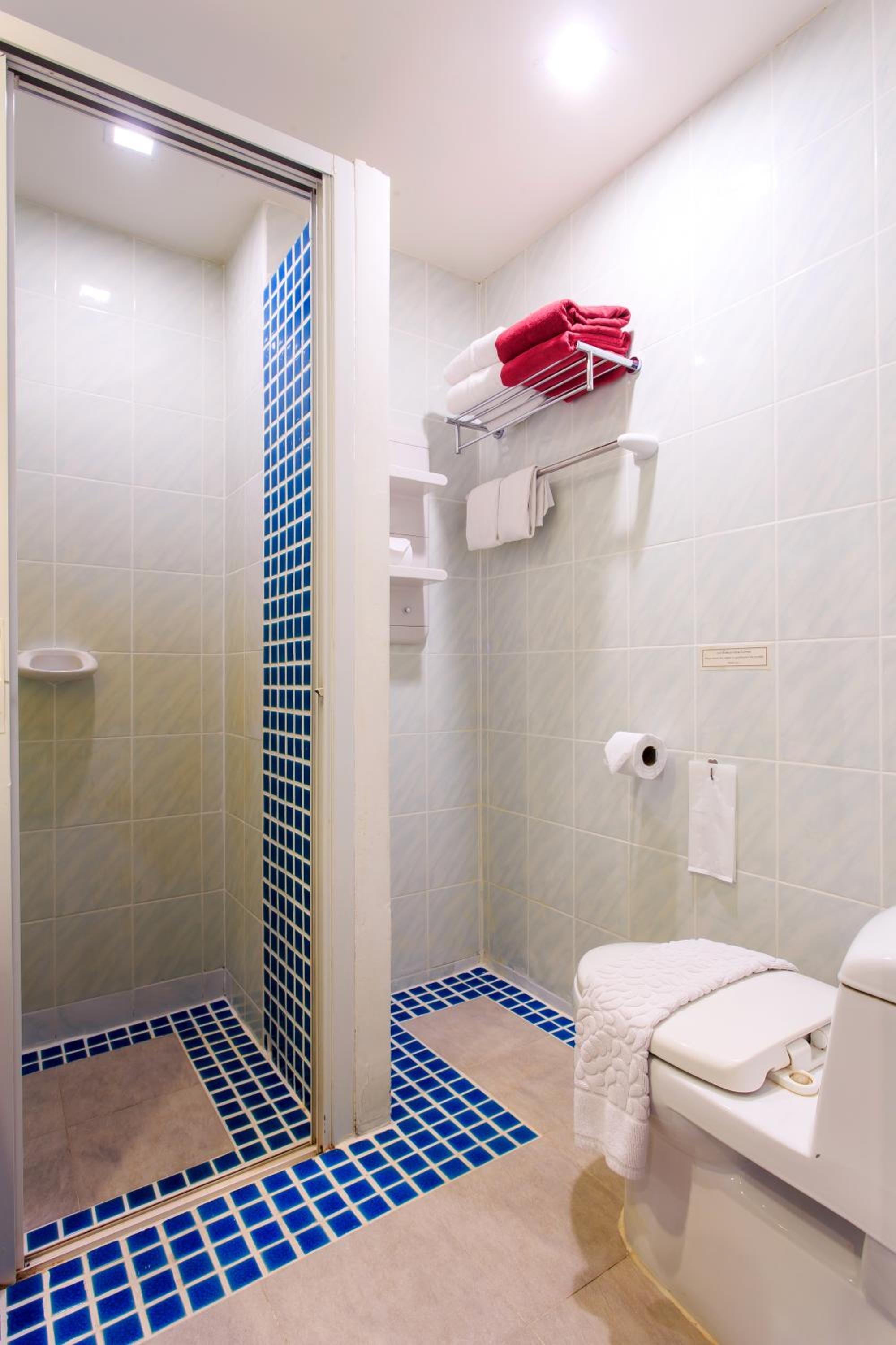Standard Double or Twin Room - Photo 12