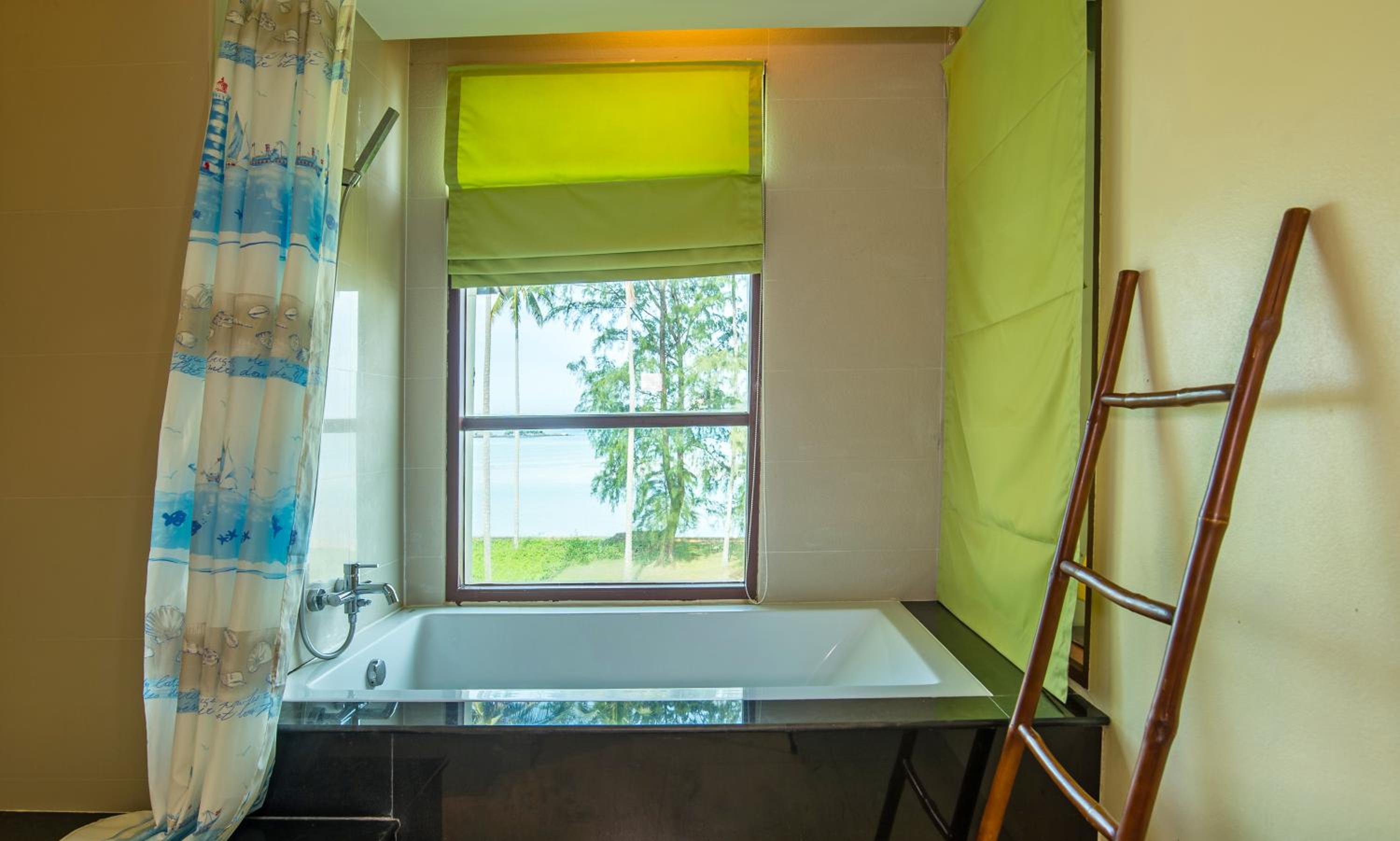 Beach Front Double Room with Bathtub, photo 7