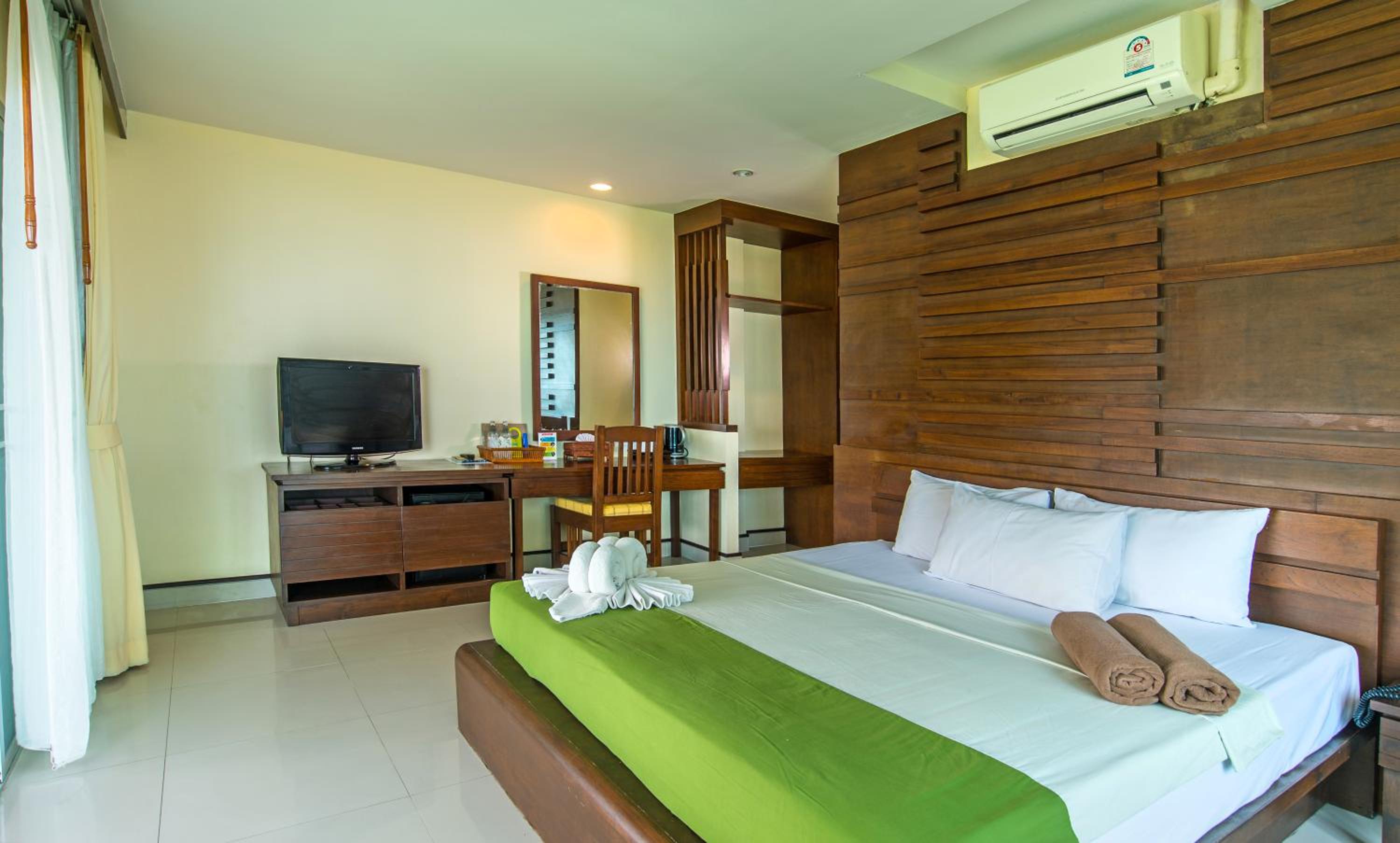 Deluxe Double or Twin Room with Pool Access