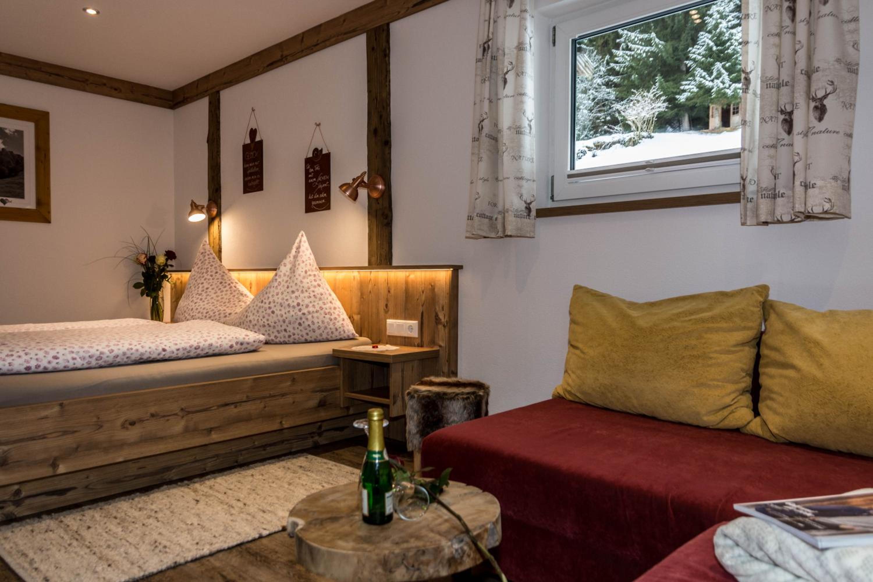 Superior Two-Bedroom Apartment with Mountain View photo 1