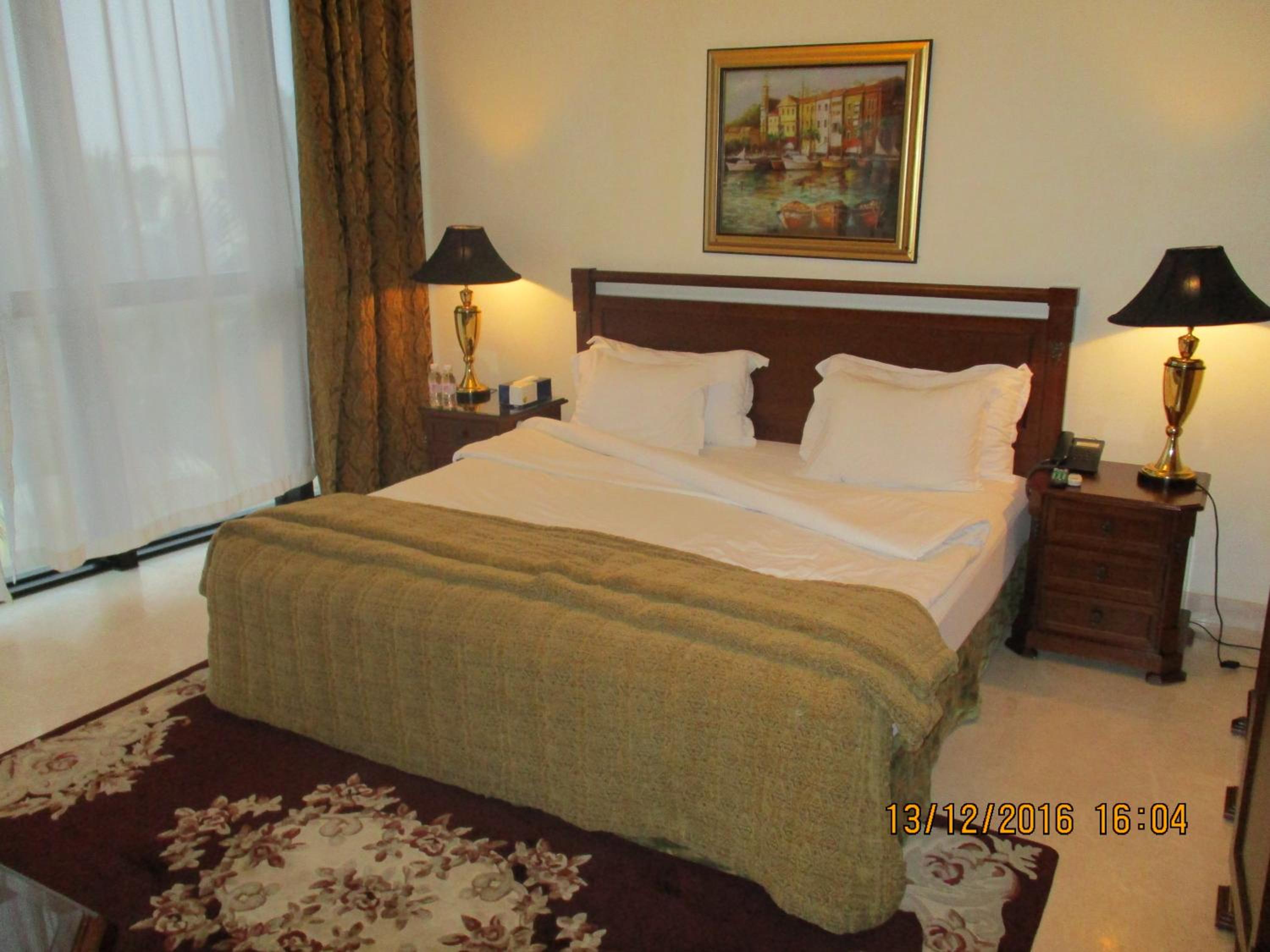 One-Bedroom Suite - Photo 6