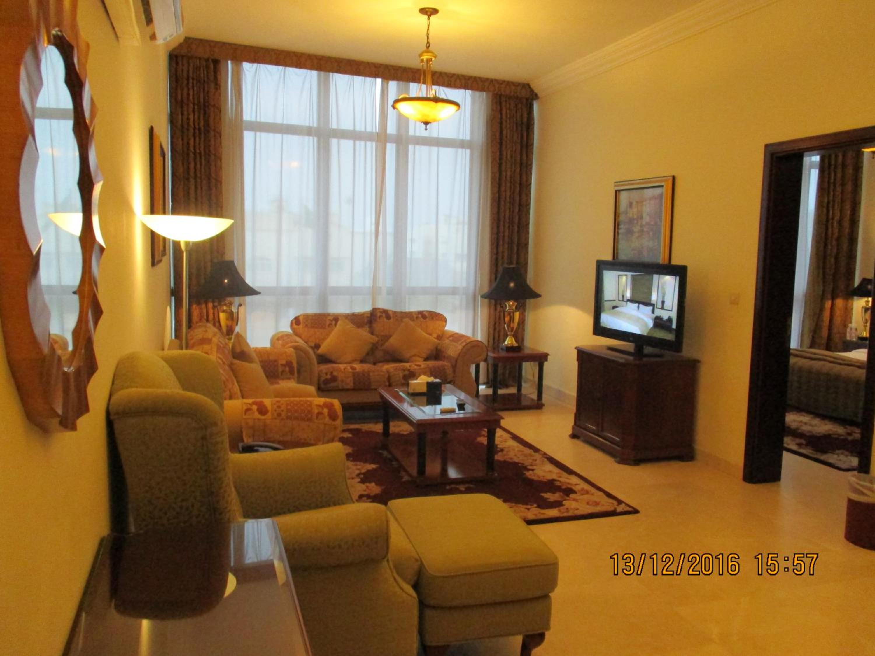 One-Bedroom Suite - Photo 2