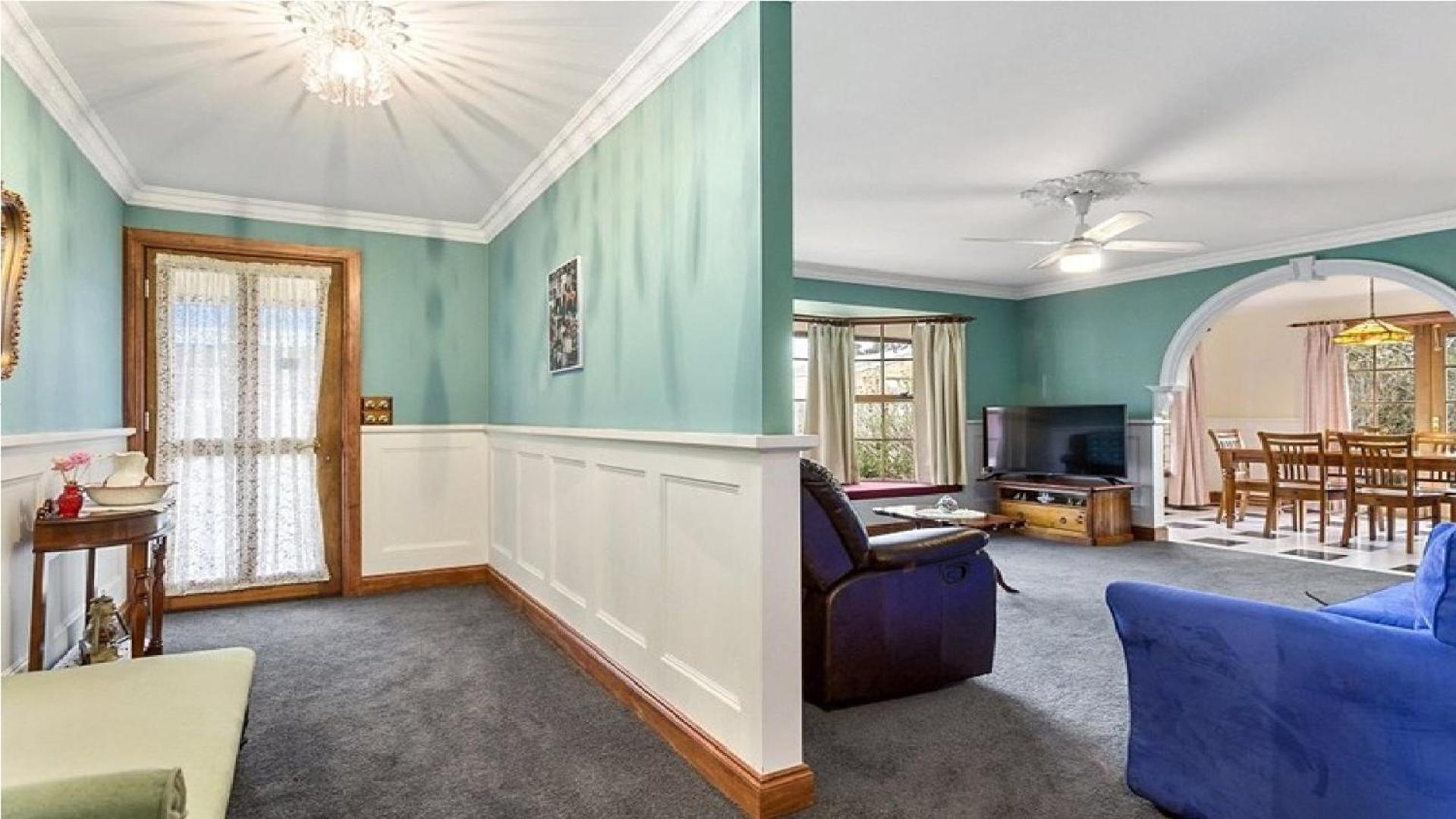Three-Bedroom House photo 3
