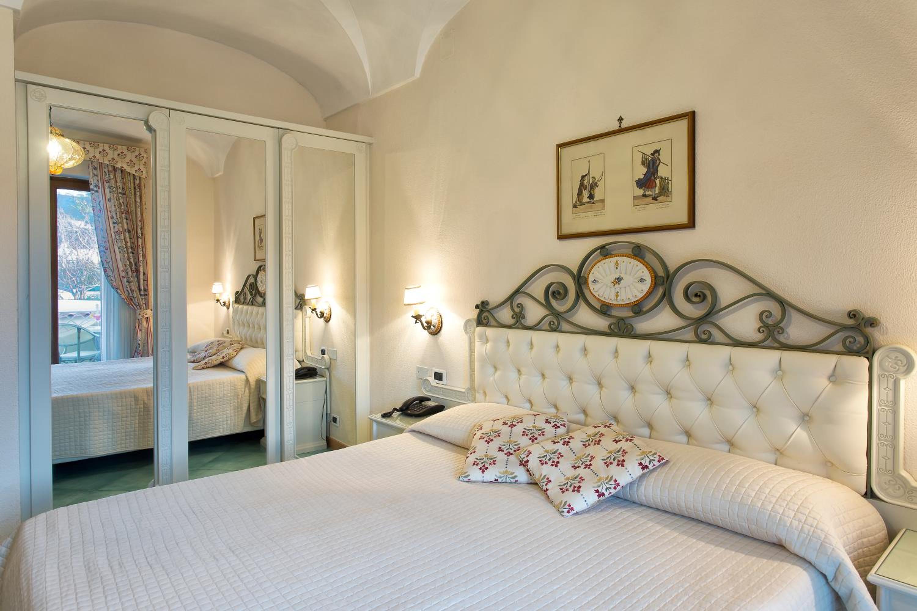 Double or Twin Room with Partial Sea View