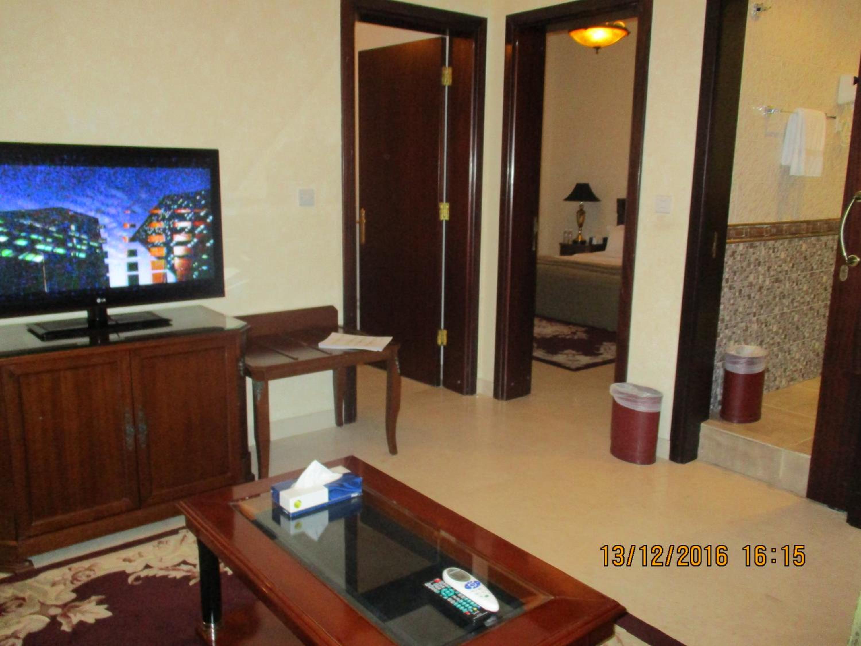 Two-Bedroom Suite - Photo 4