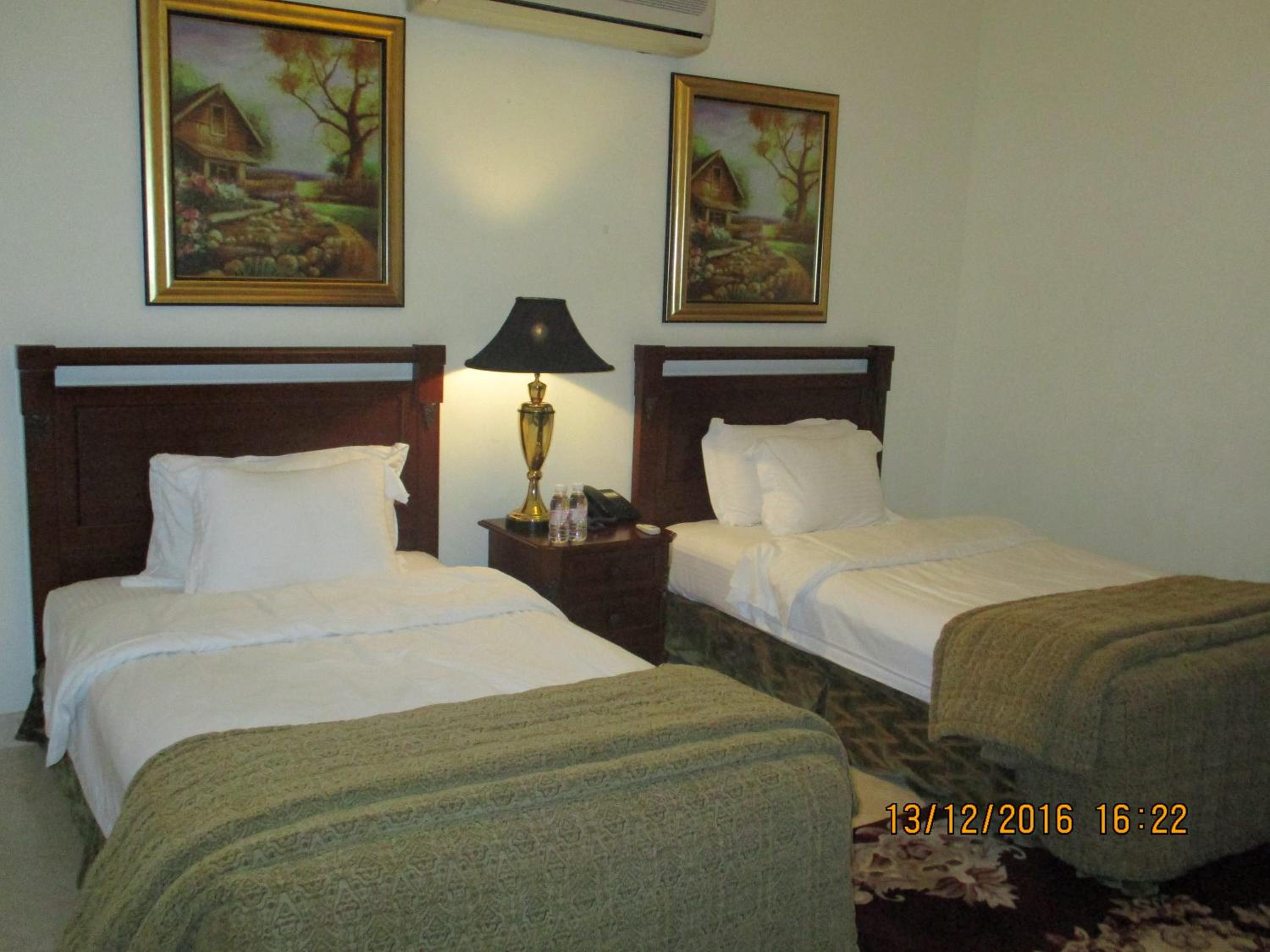 Two-Bedroom Suite - Photo 6