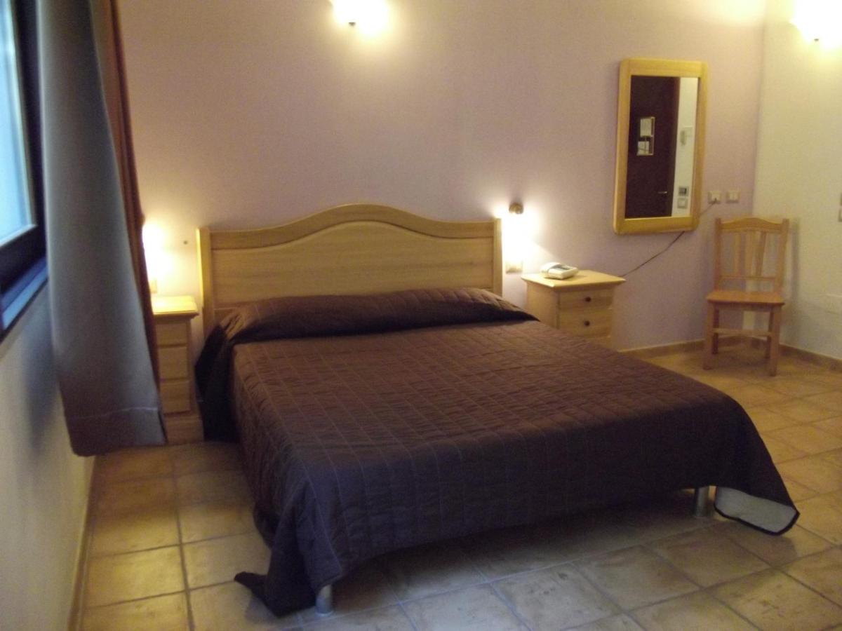 Double Room - Photo 5