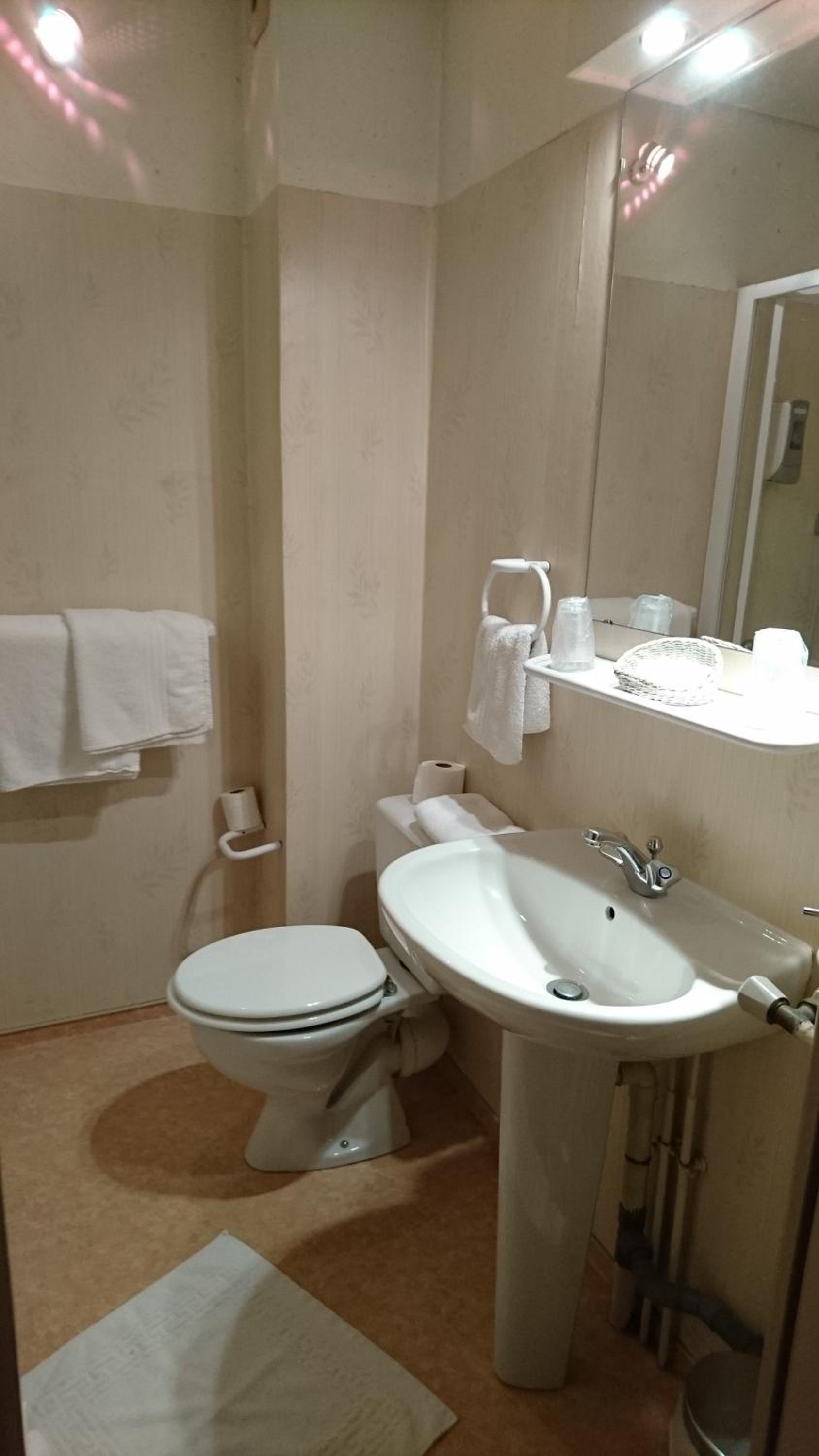 Quadruple Room - Photo 2