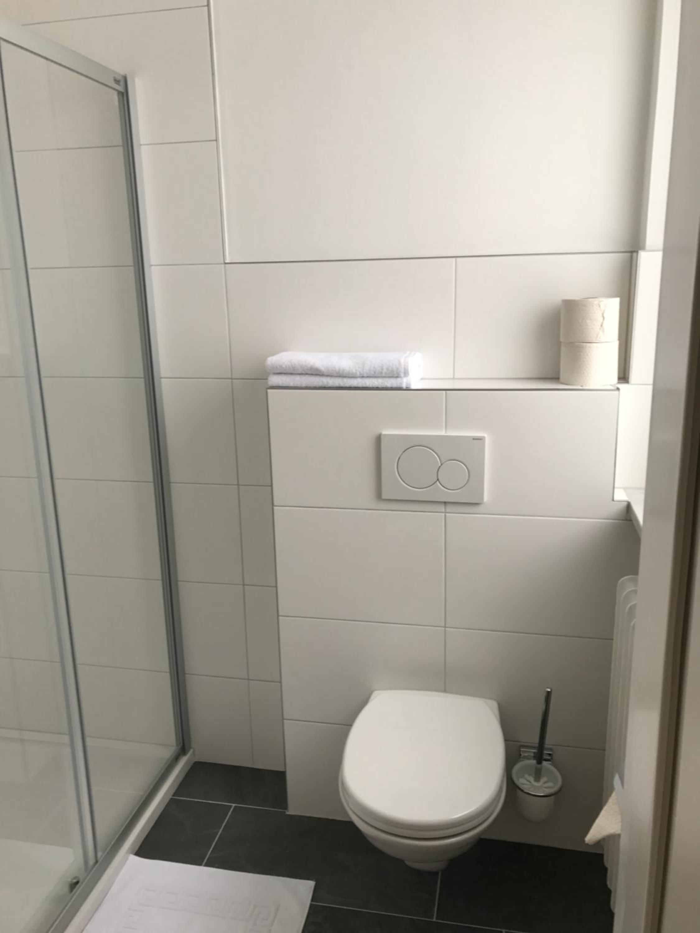Double Room with Private Bathroom - Photo 2