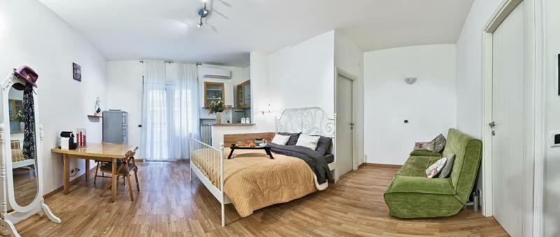 Studio (4 Adults)