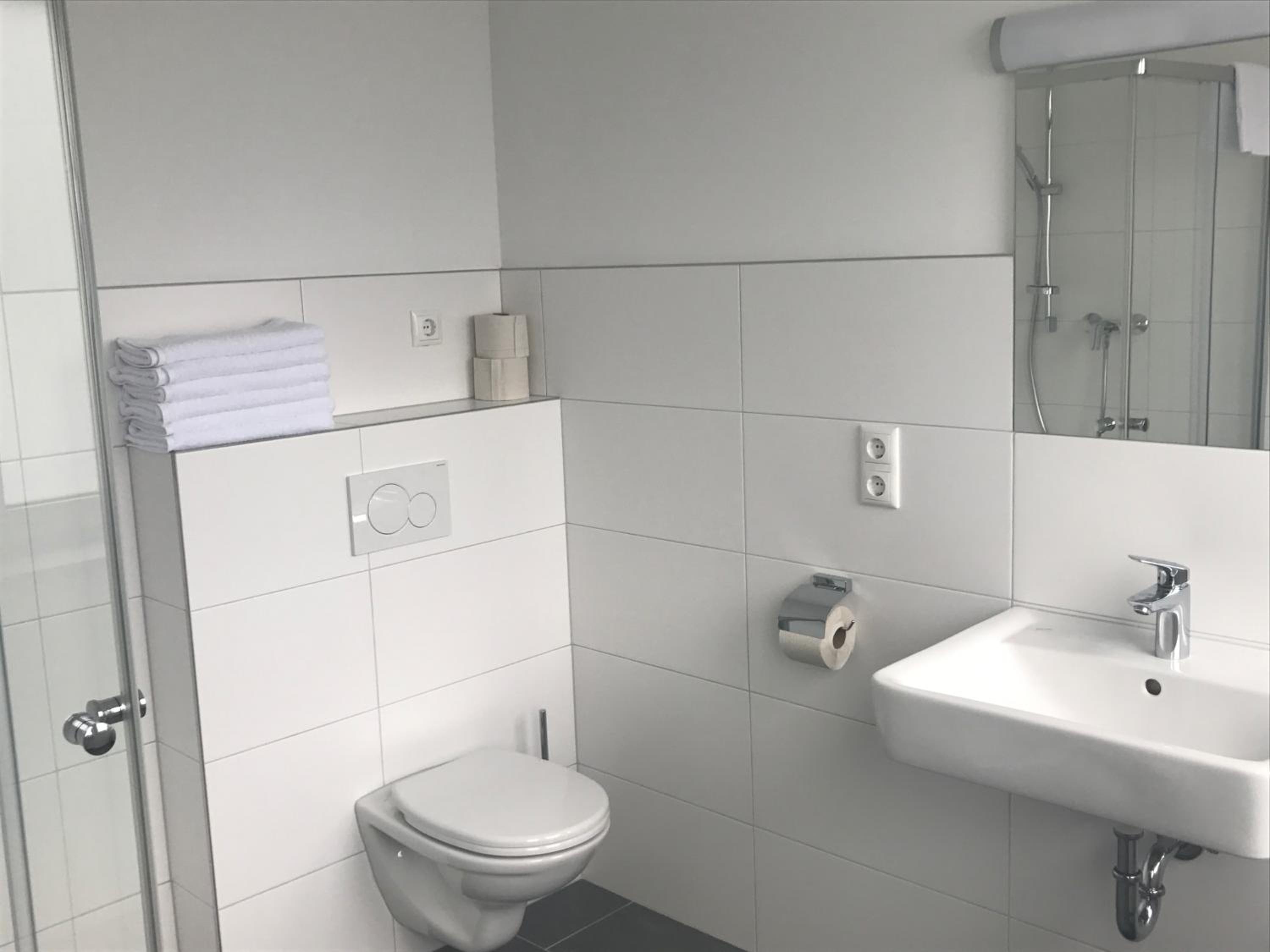 Double Room with Private Bathroom - Photo 4