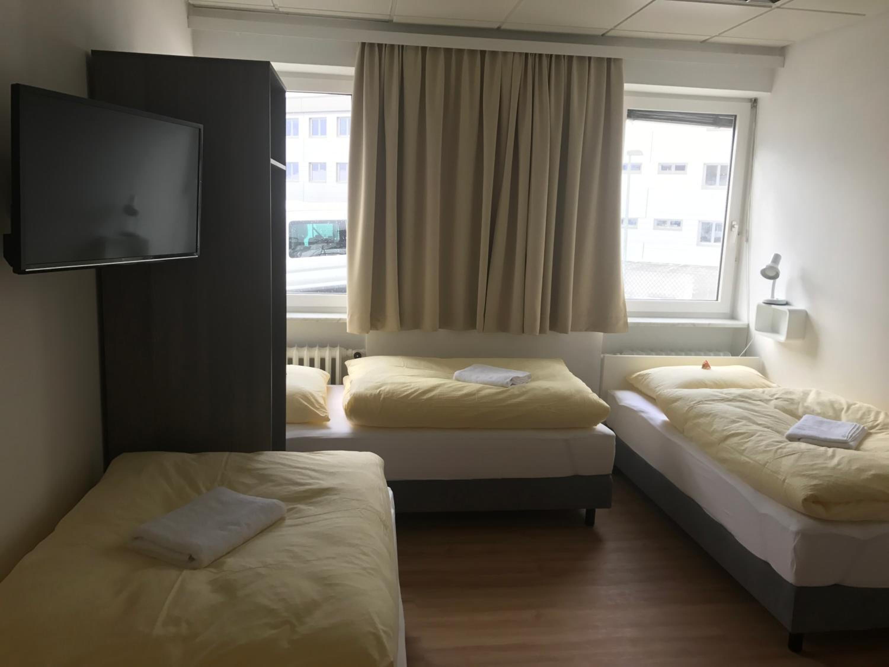 Triple Room with Private Bathroom - Photo 2