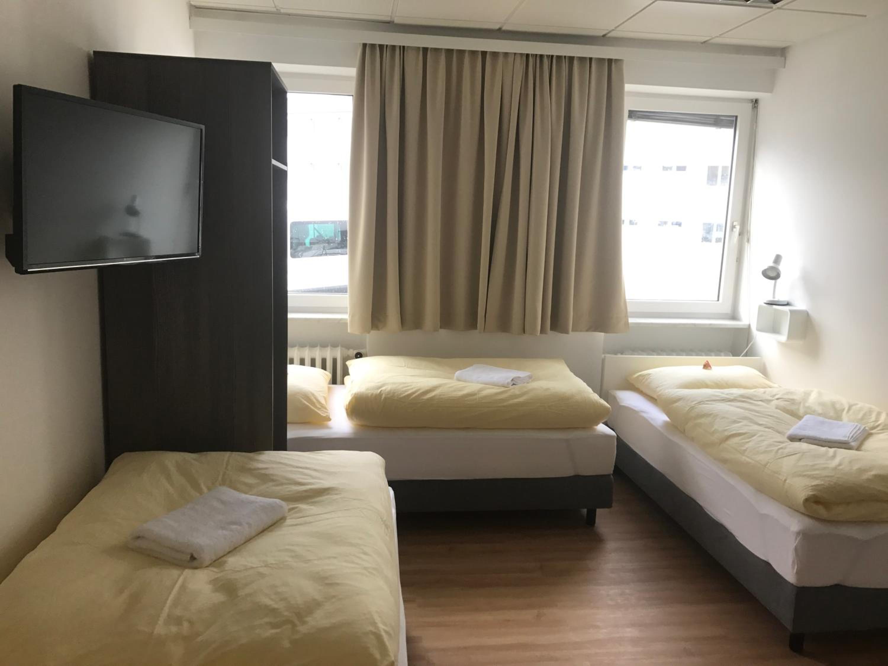 Triple Room with Private Bathroom - Photo 3