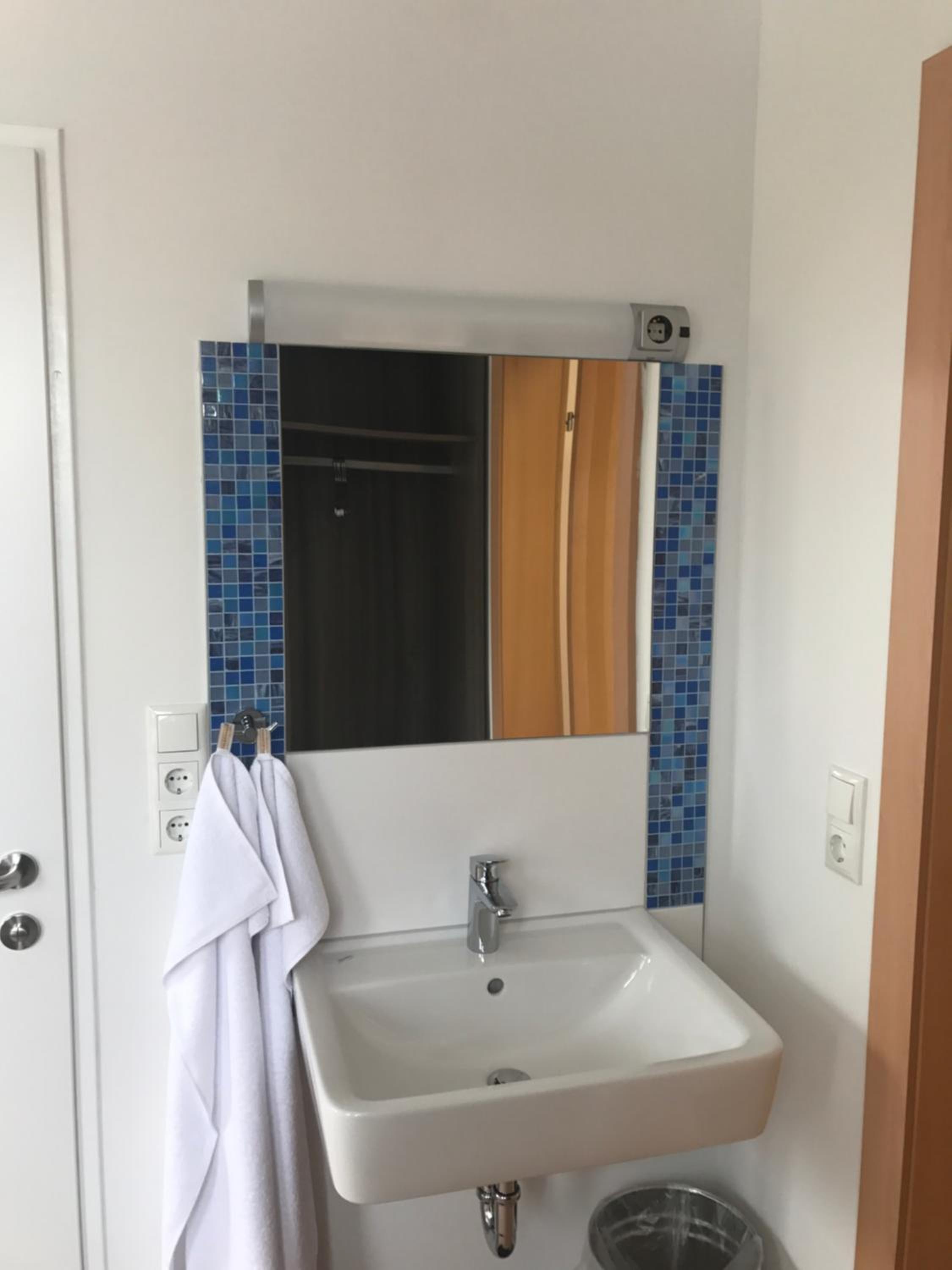 Double Room with Private Bathroom - Photo 5