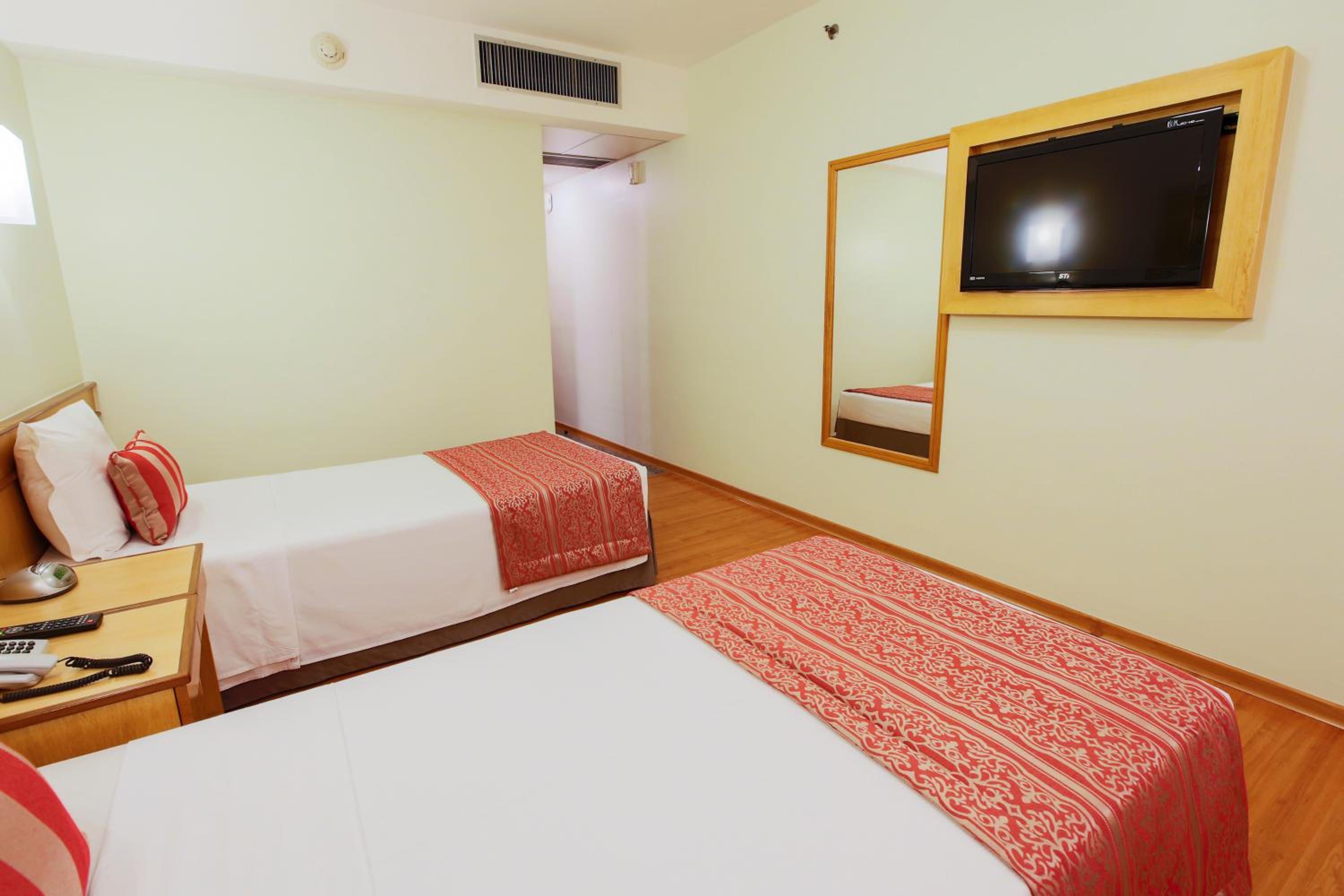 Standard Twin Room - Photo 5
