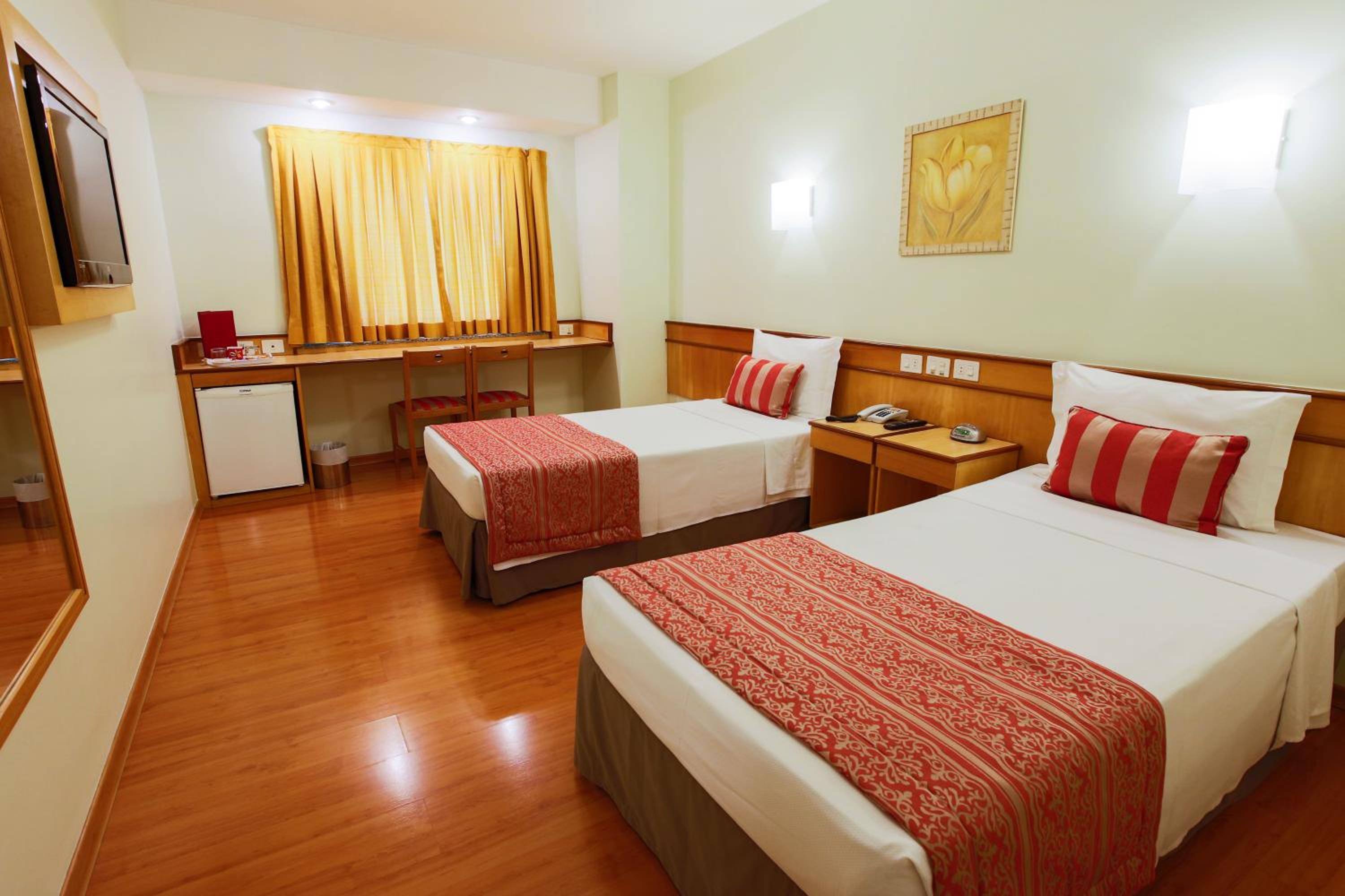 Standard Twin Room - Photo 4