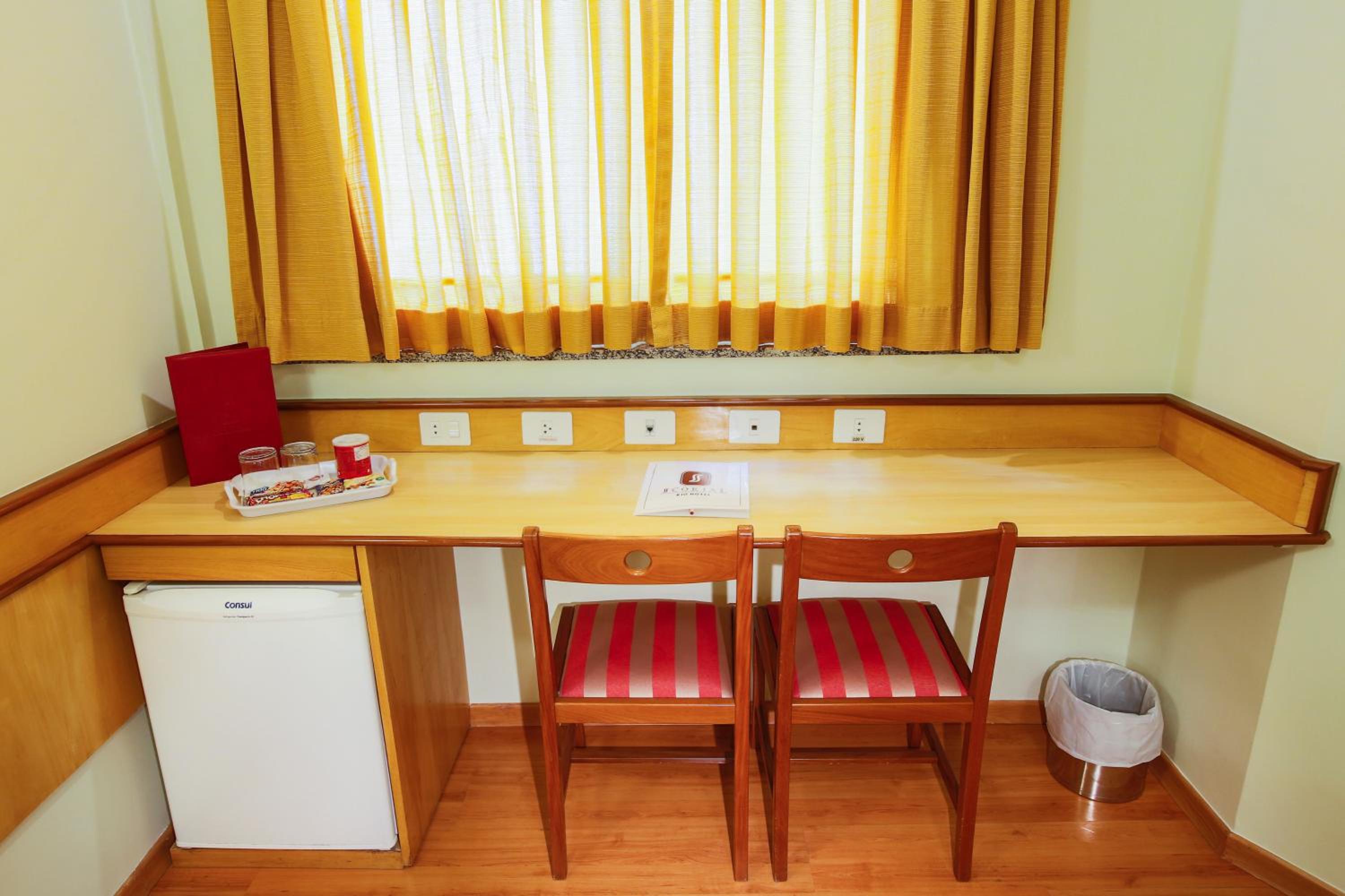 Deluxe Triple Room (1 Double + 1 Single Bed) - Photo 2
