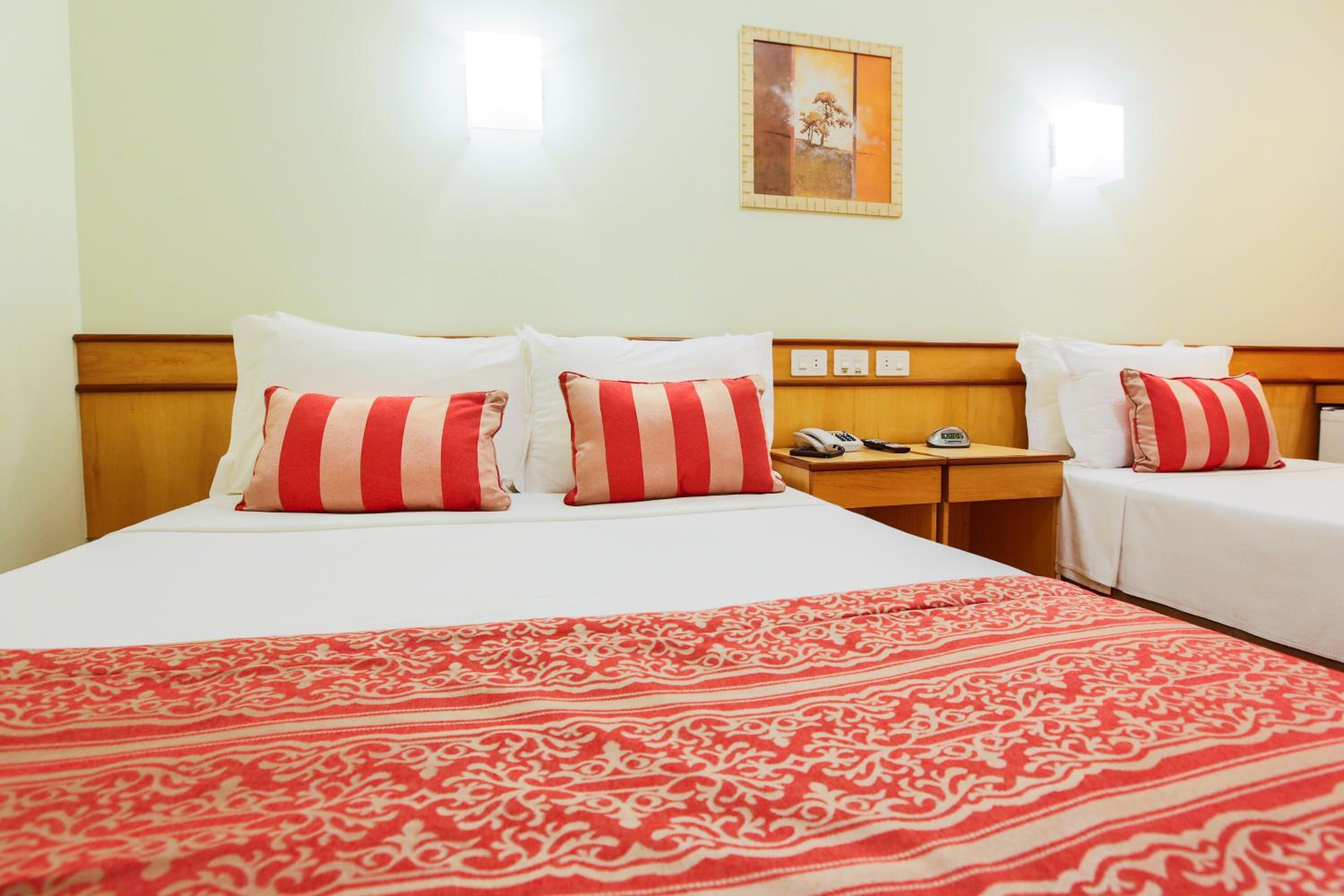 Deluxe Triple Room (1 Double + 1 Single Bed) - Photo 8