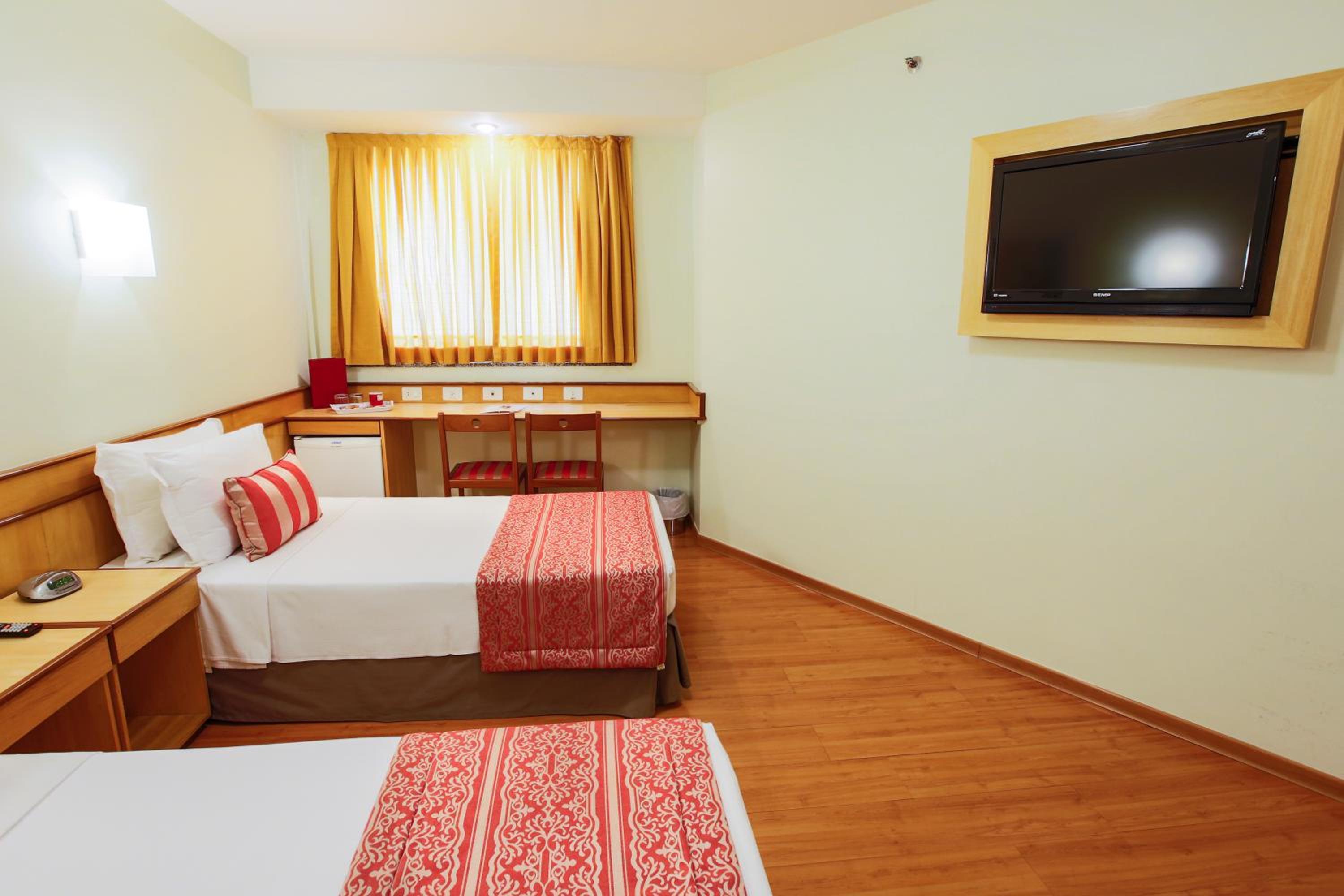 Deluxe Triple Room (1 Double + 1 Single Bed) - Photo 7