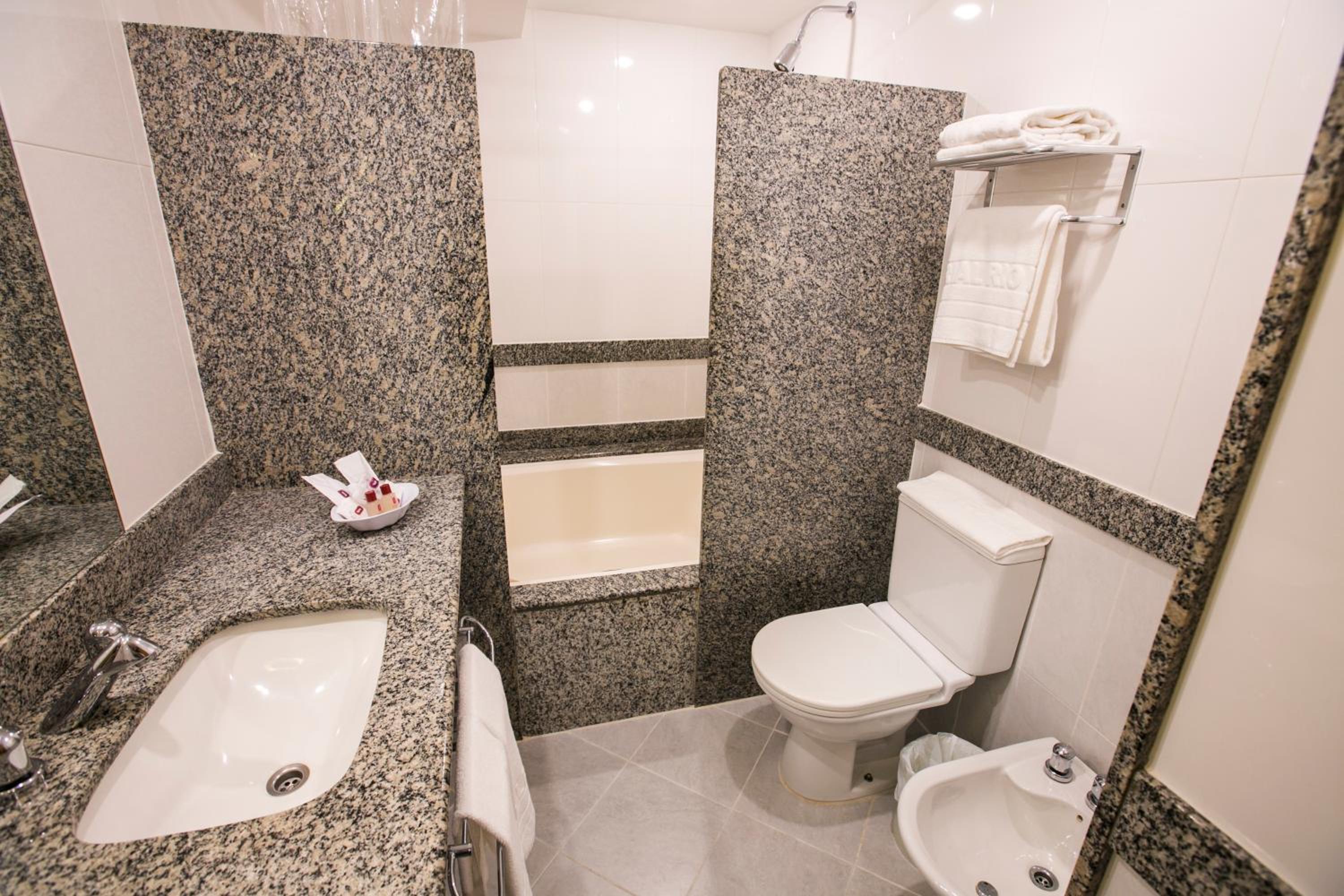 Deluxe Triple Room (1 Double + 1 Single Bed) - Photo 6