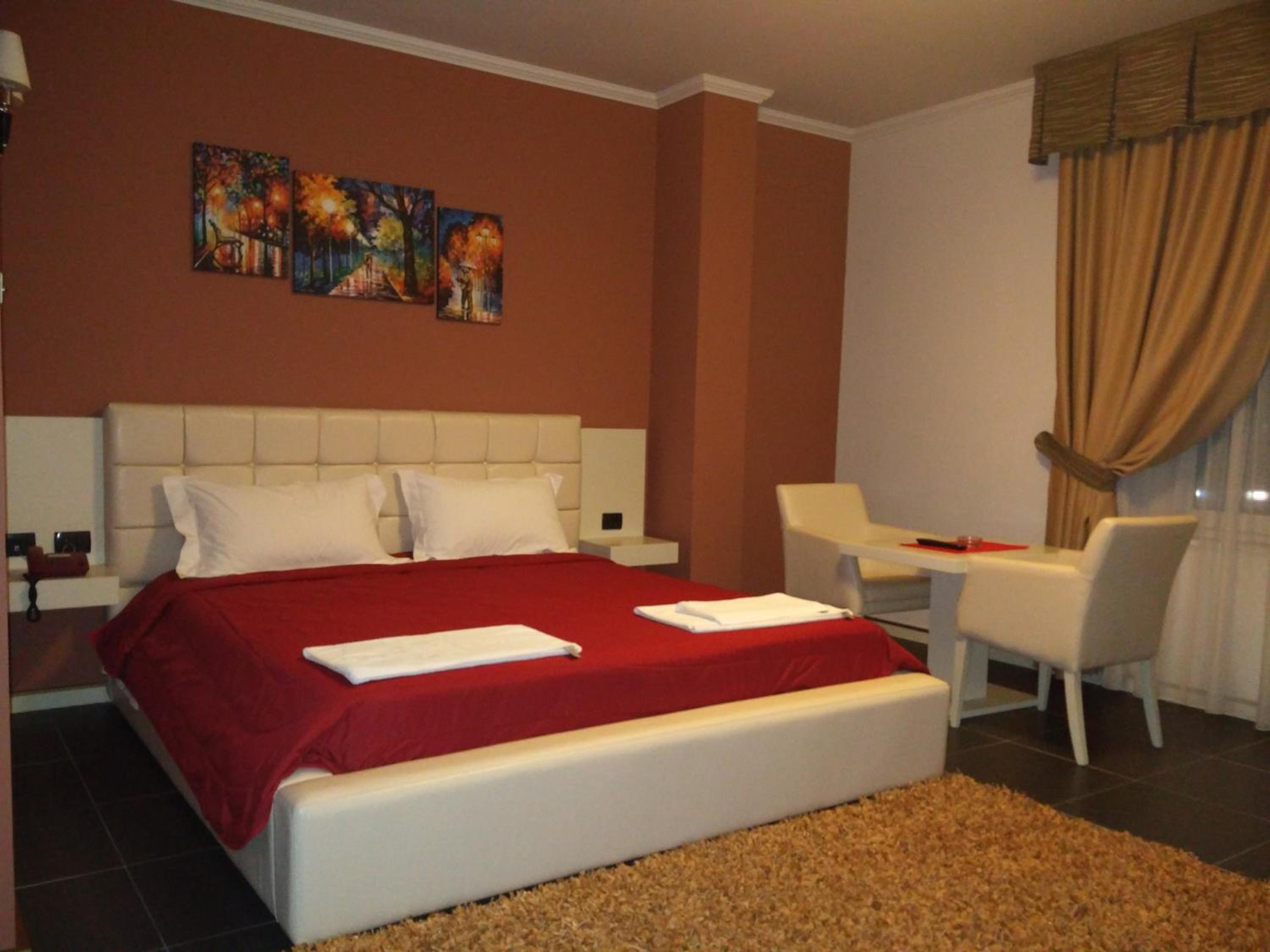 Deluxe Room (2 Adults + 1 Child)