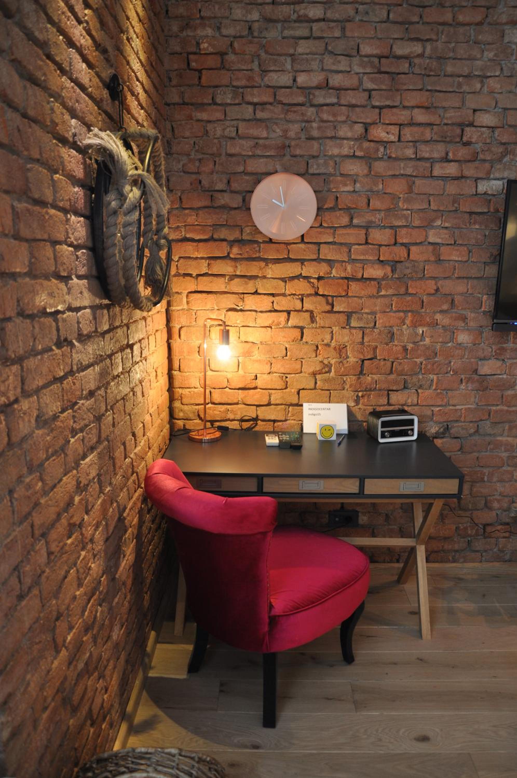 Deluxe King Room - Photo 16