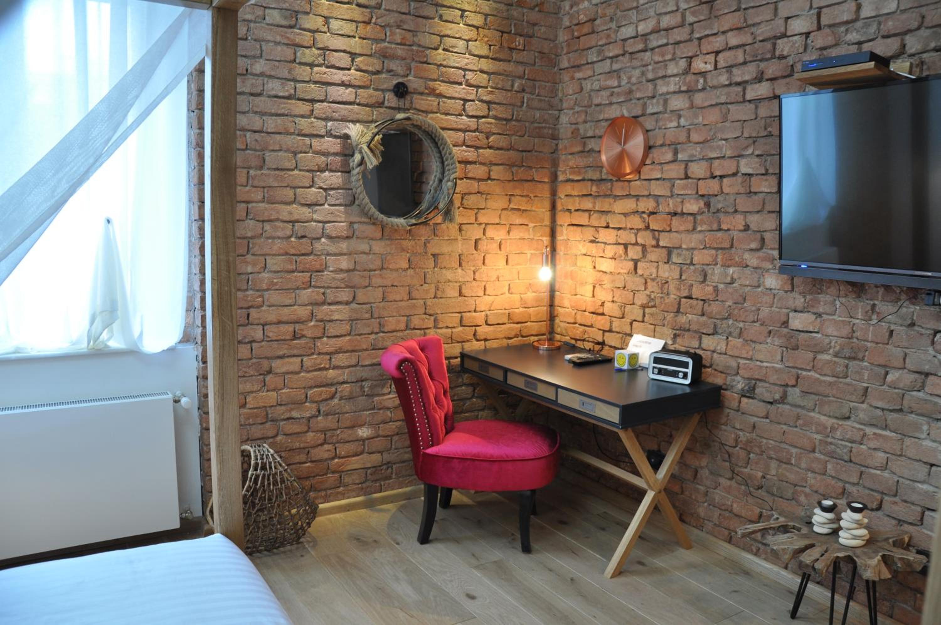 Deluxe King Room - Photo 17
