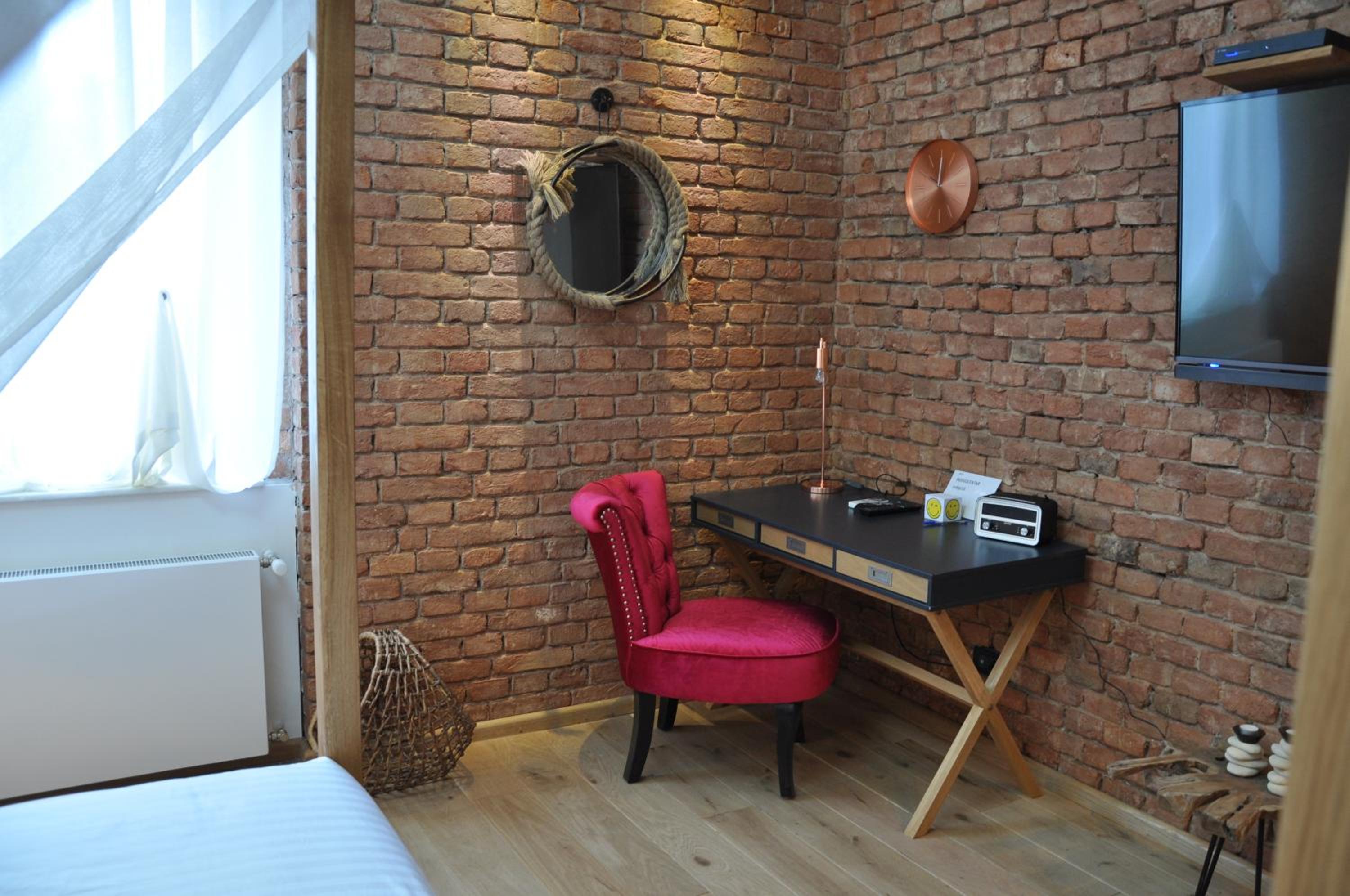 Deluxe King Room - Photo 18