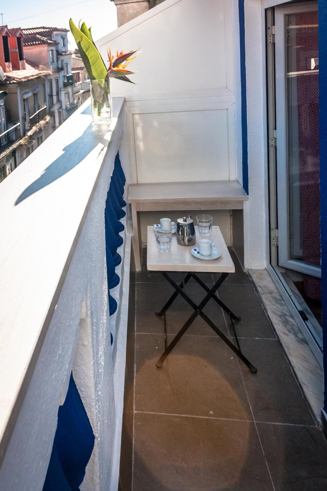 Double Room with Balcony - Photo 25