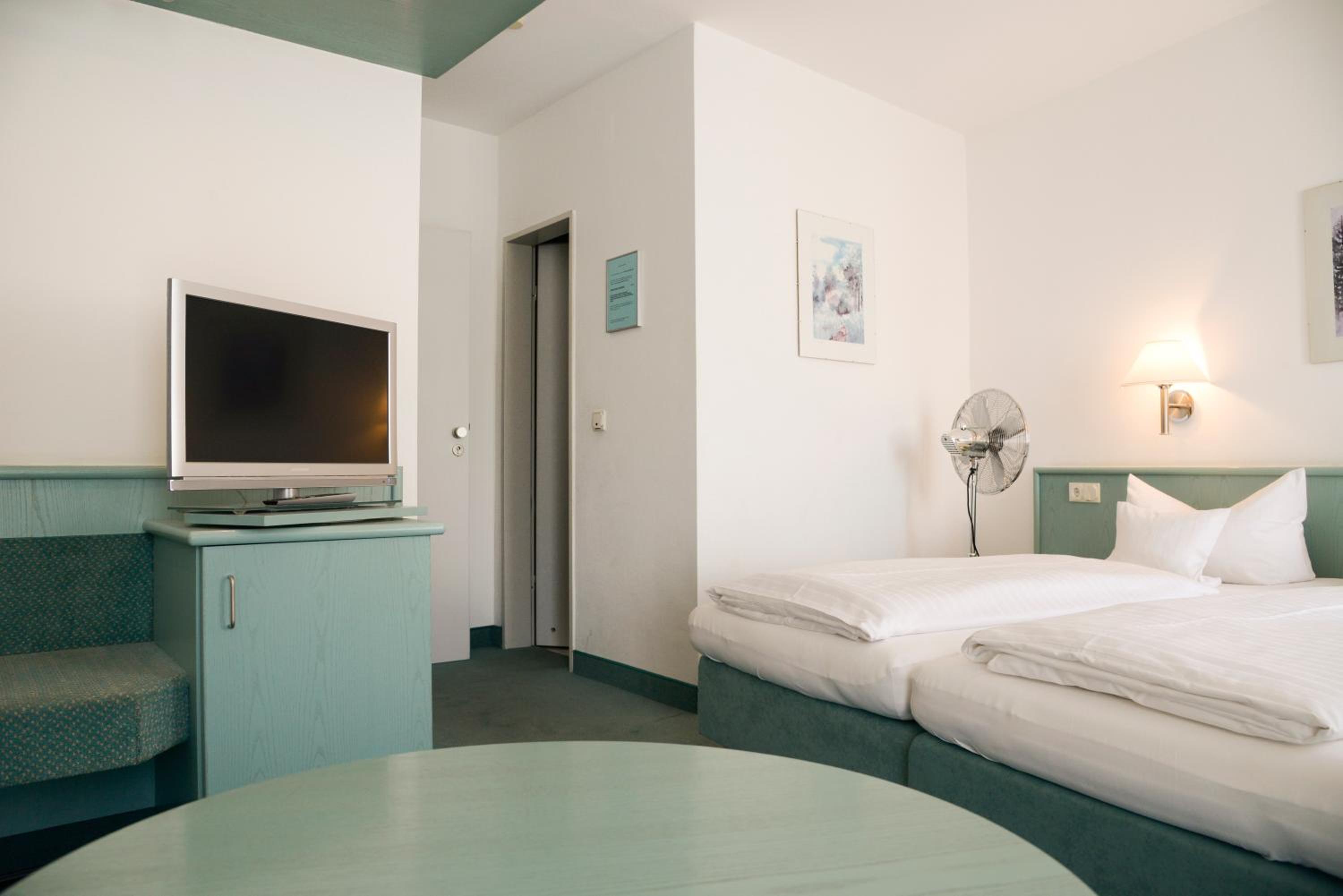Double Room Facing Courtyard - Photo 5