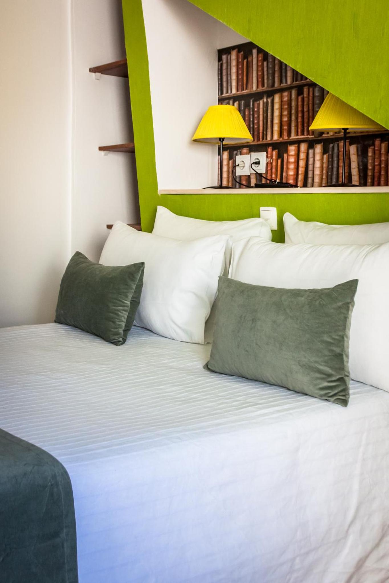 Double Room with Balcony - Photo 27