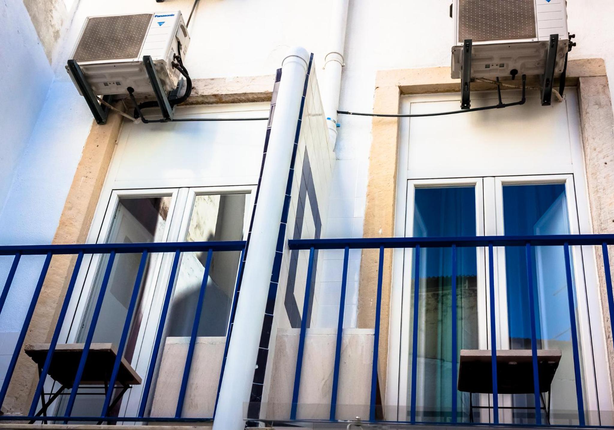 Double Room with Balcony - Photo 21