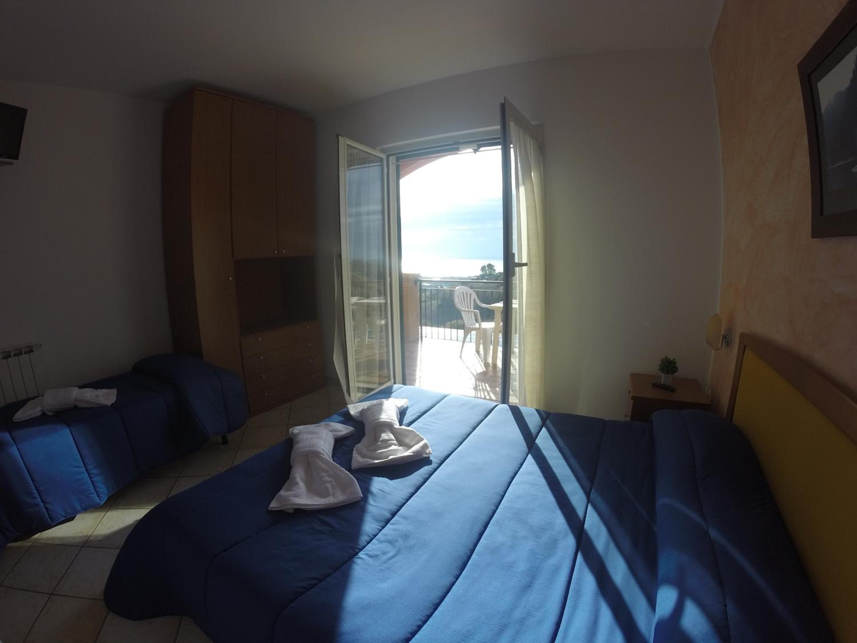 Standard Triple Room with Sea View photo 1