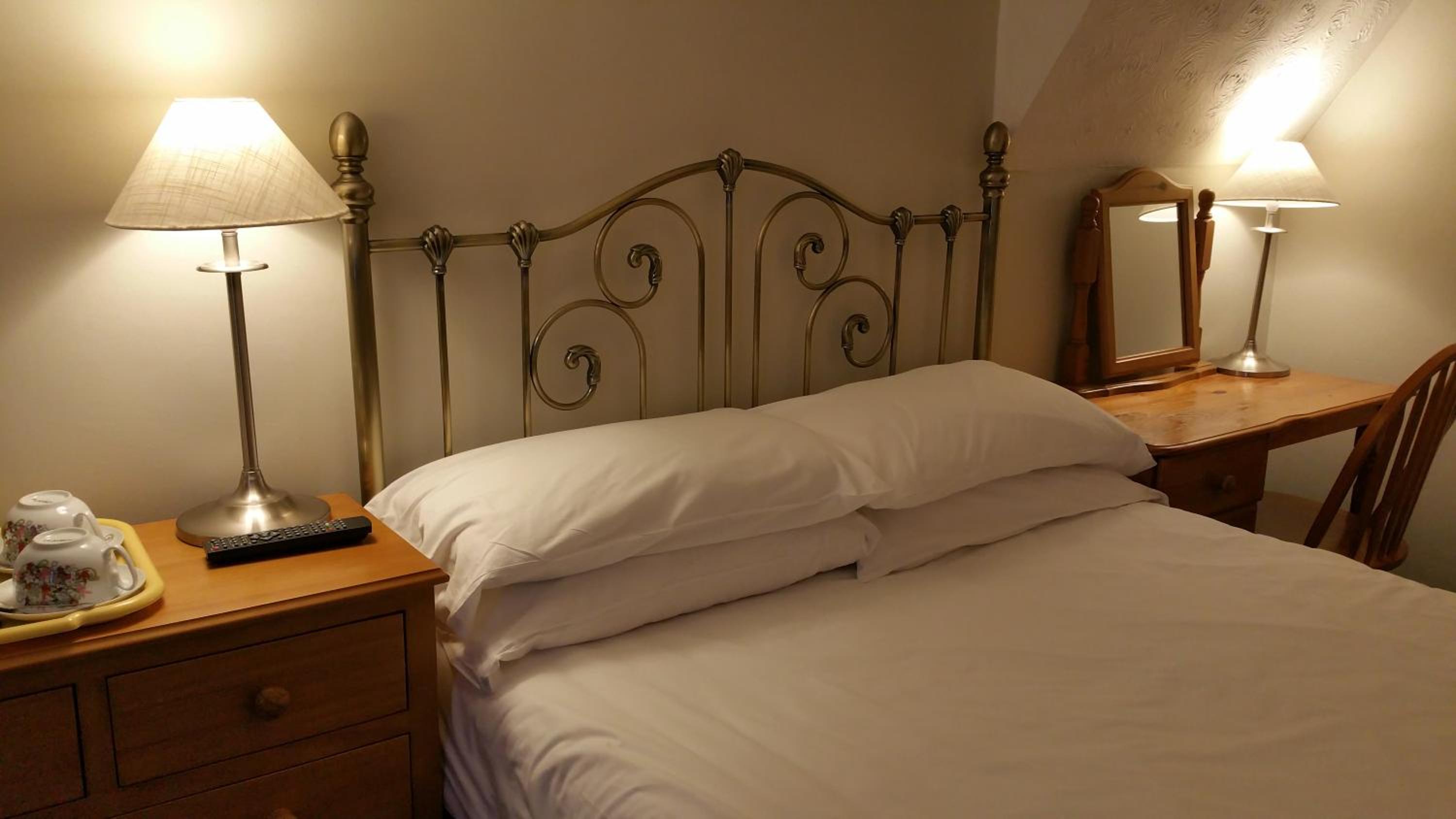 Budget Double Room - Photo 10