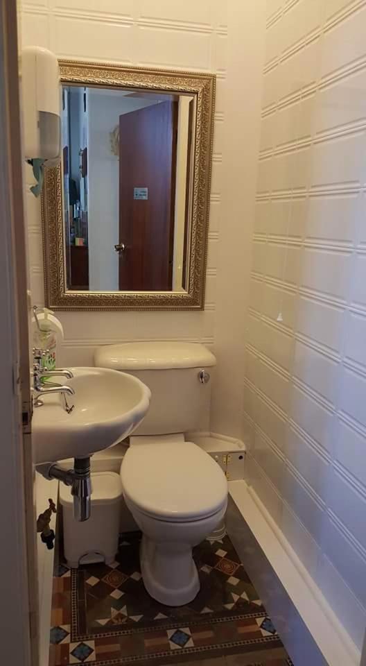 Standard Twin Room - Photo 7