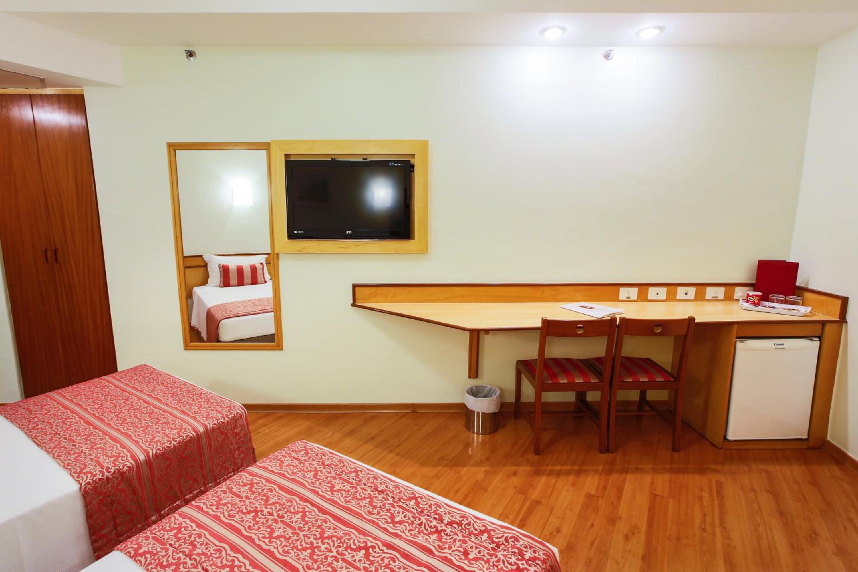 Standard Triple Room with 3 Single Beds - Photo 4