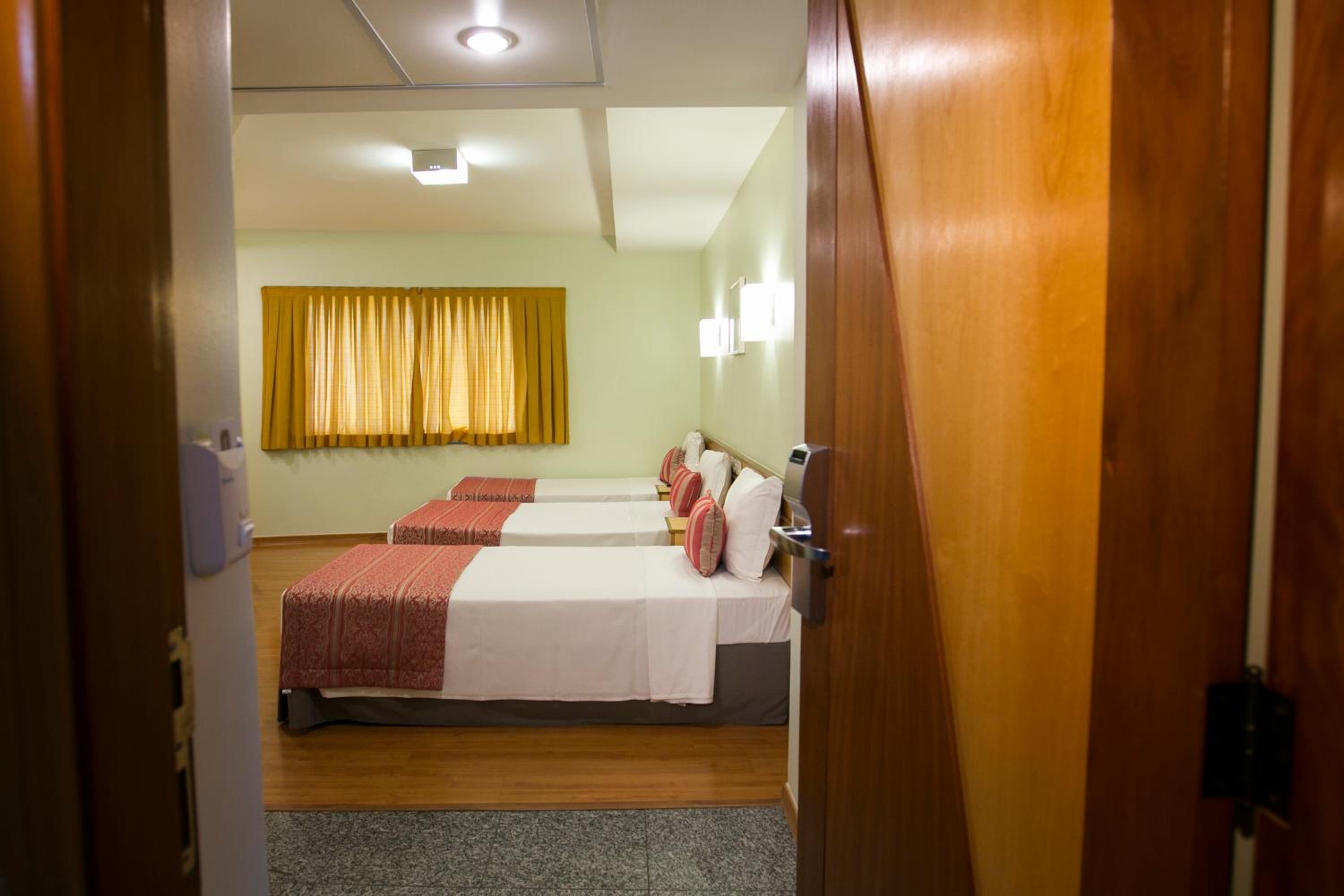 Standard Triple Room with 3 Single Beds - Photo 3