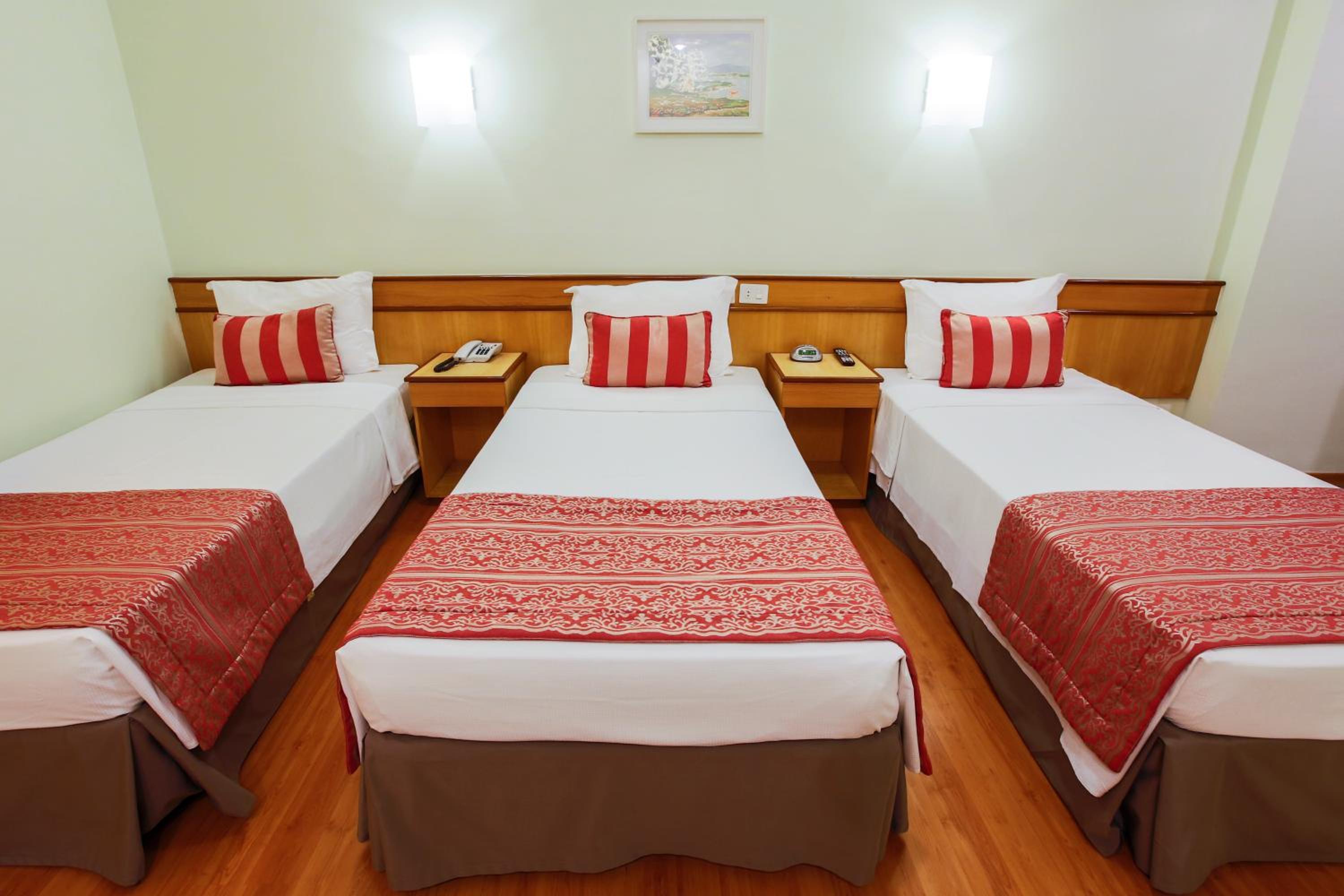Standard Triple Room with 3 Single Beds - Photo 6