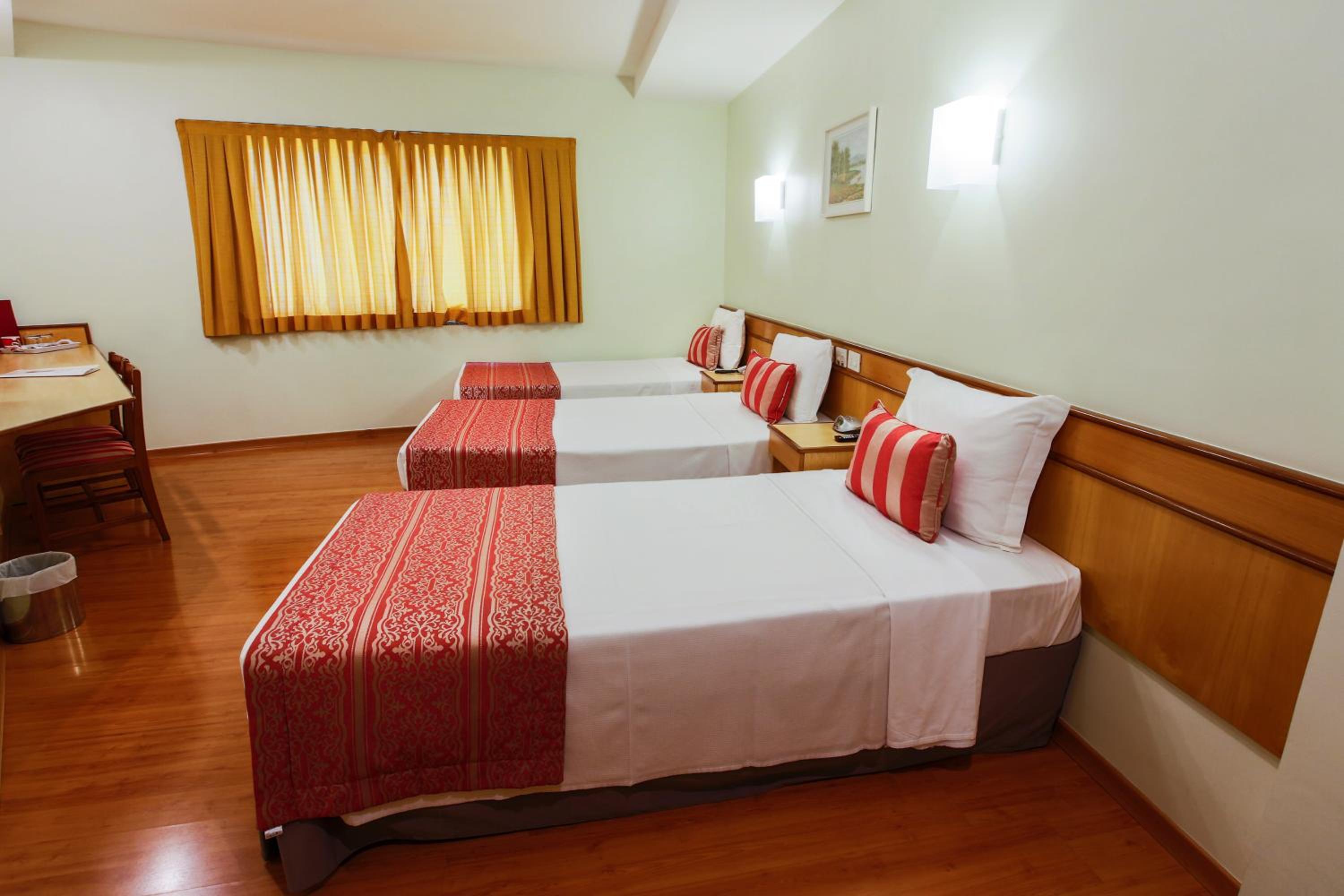 Standard Triple Room with 3 Single Beds - Photo 2