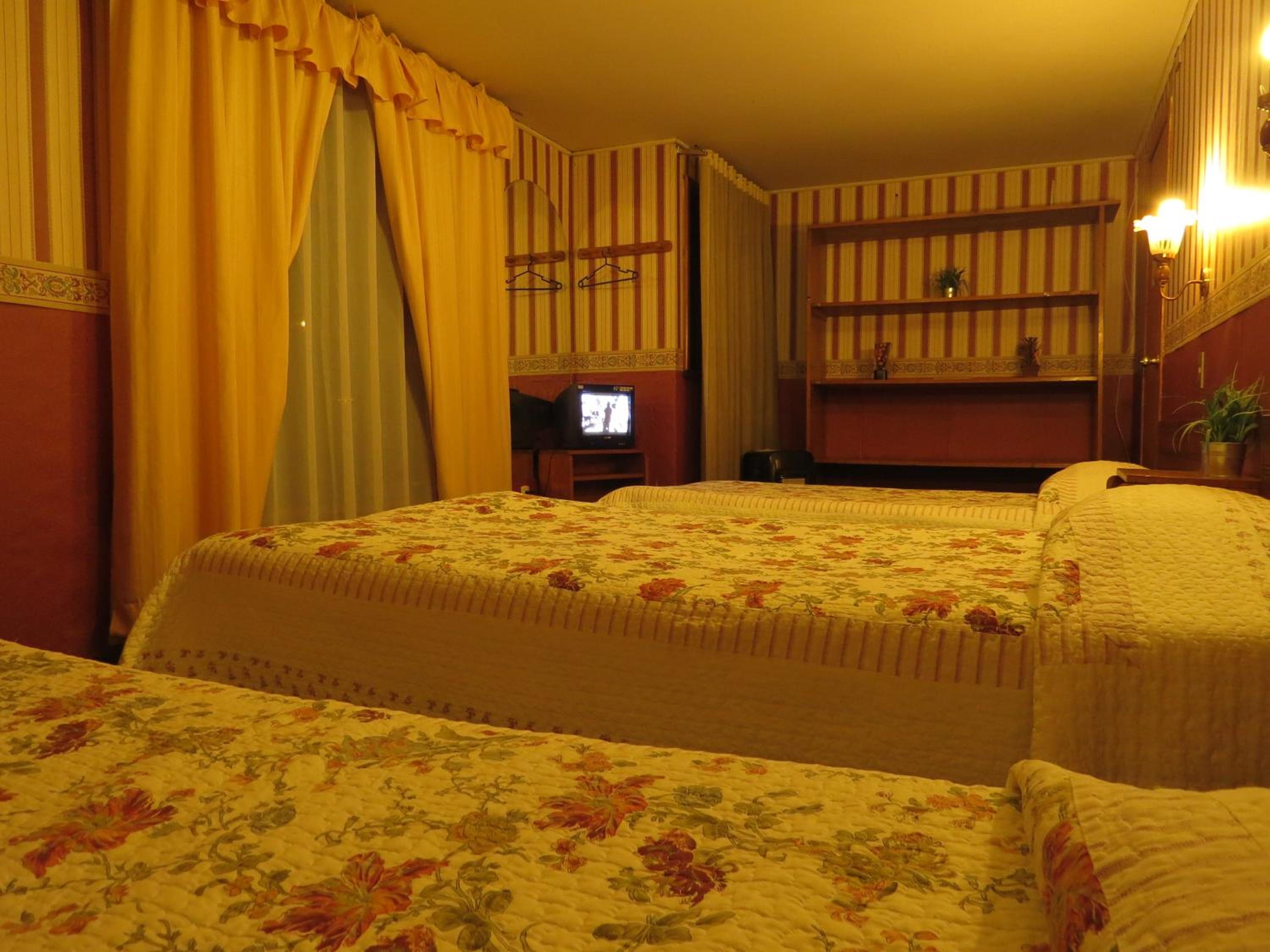 Family Room With Private Bathroom photo 1