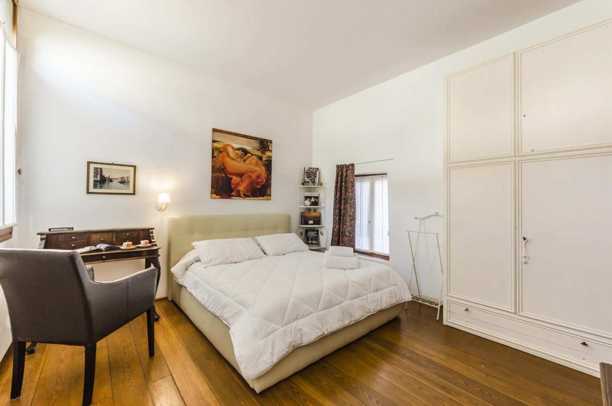 Apartment photo 1