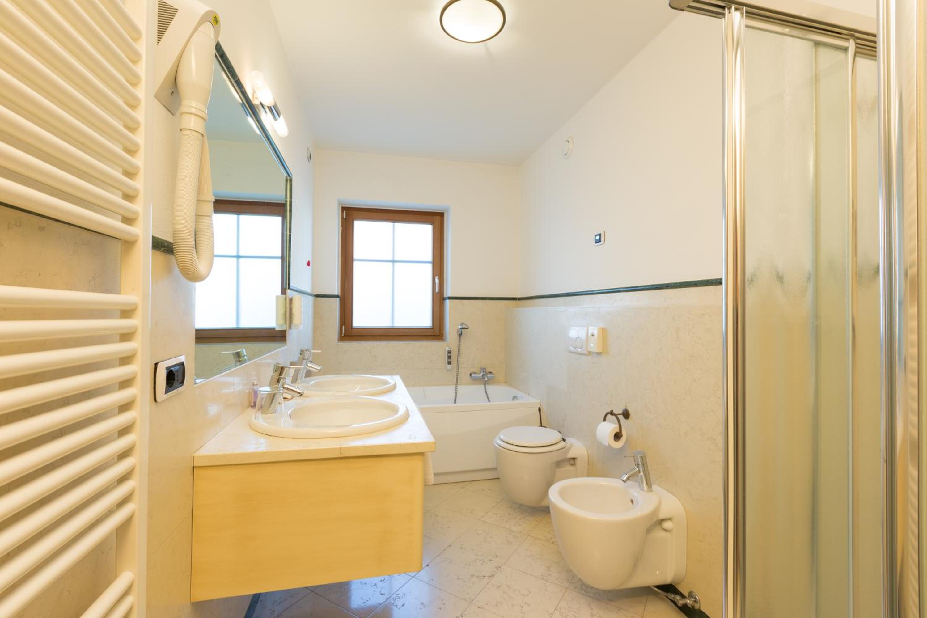 Suite (2 Adults + 2 Children) - Photo 4