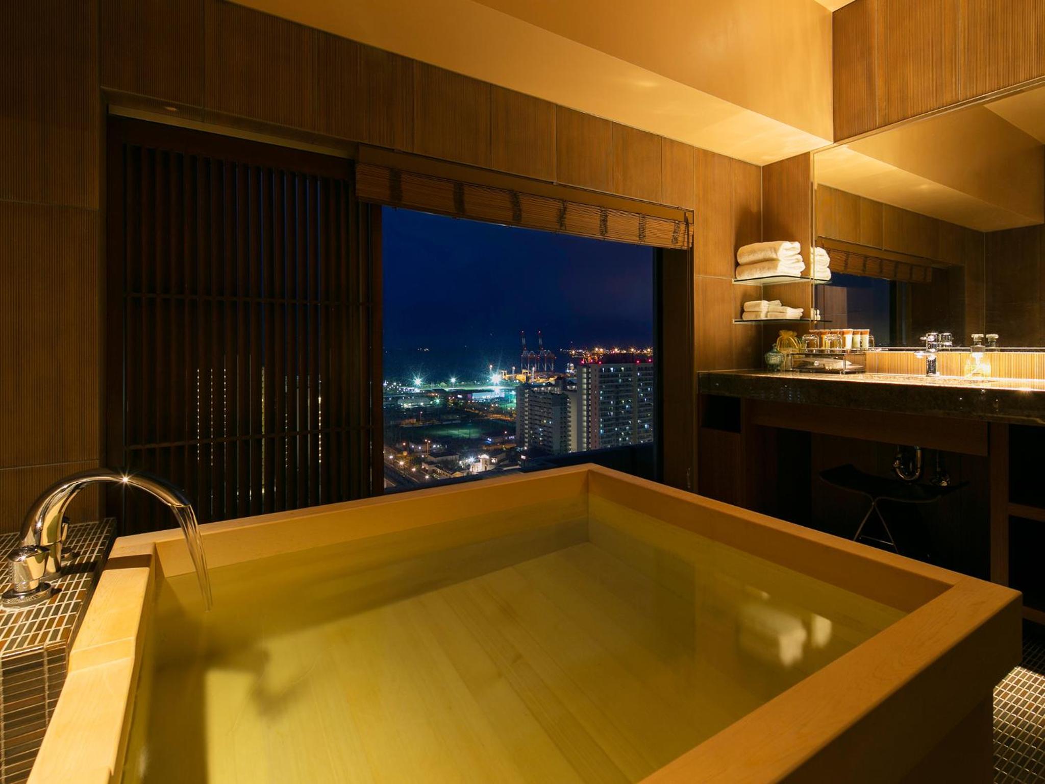 Club Suite - Non-Smoking - Photo 9